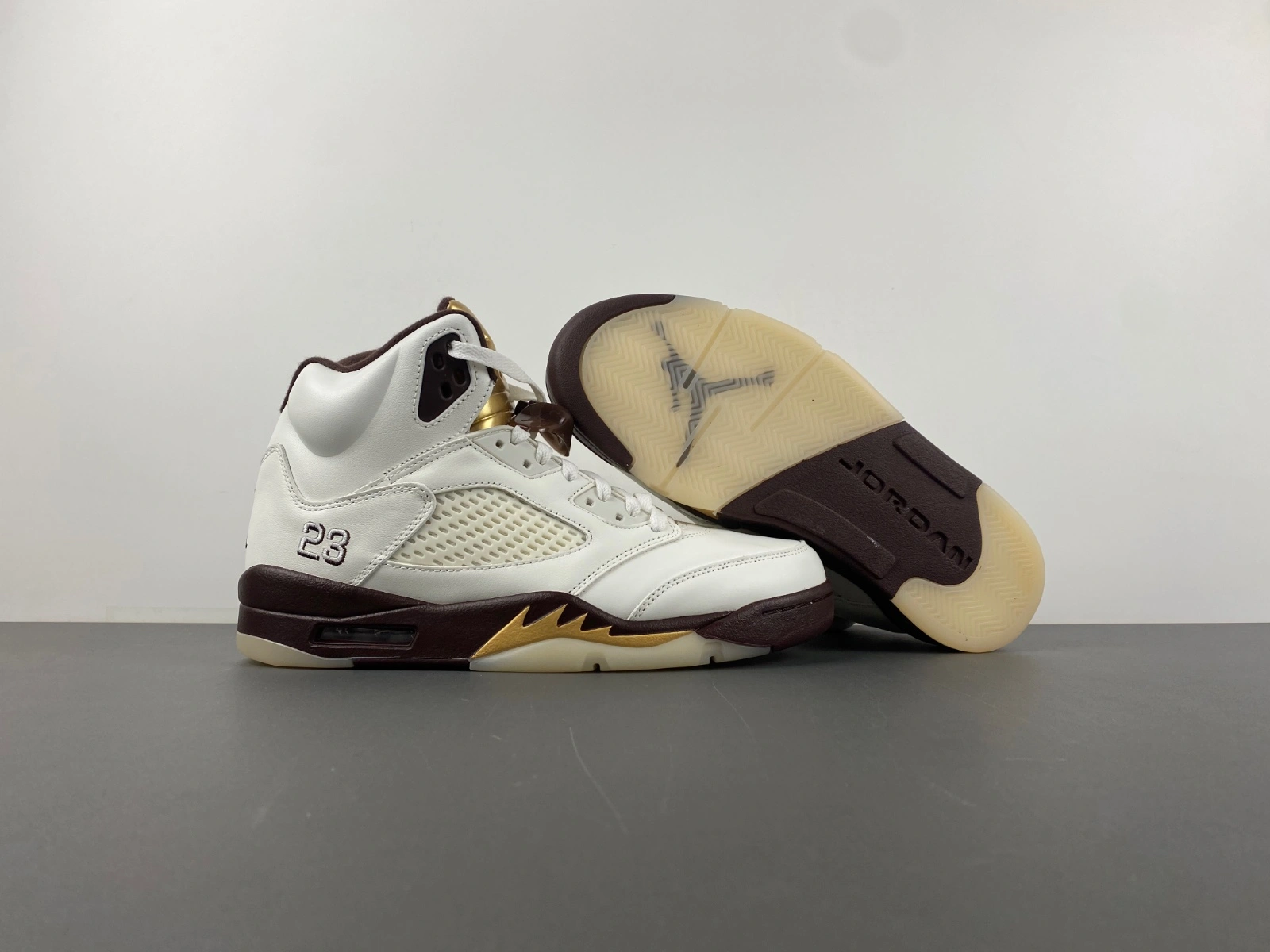 RelaxedFit Air Jordan 5 Retro Earth DD9336- 2049