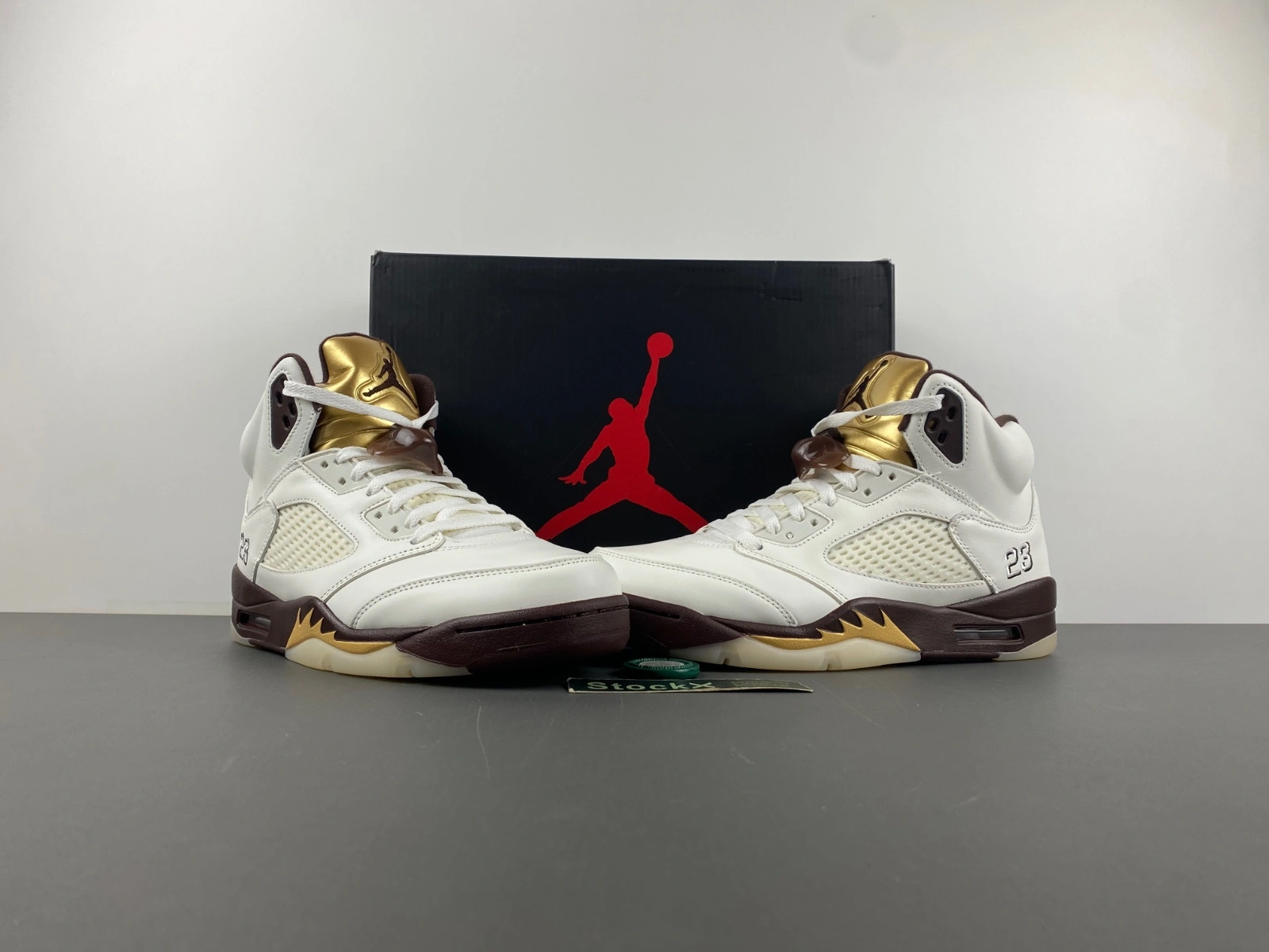 RelaxedFit Air Jordan 5 Retro Earth DD9336- 2049