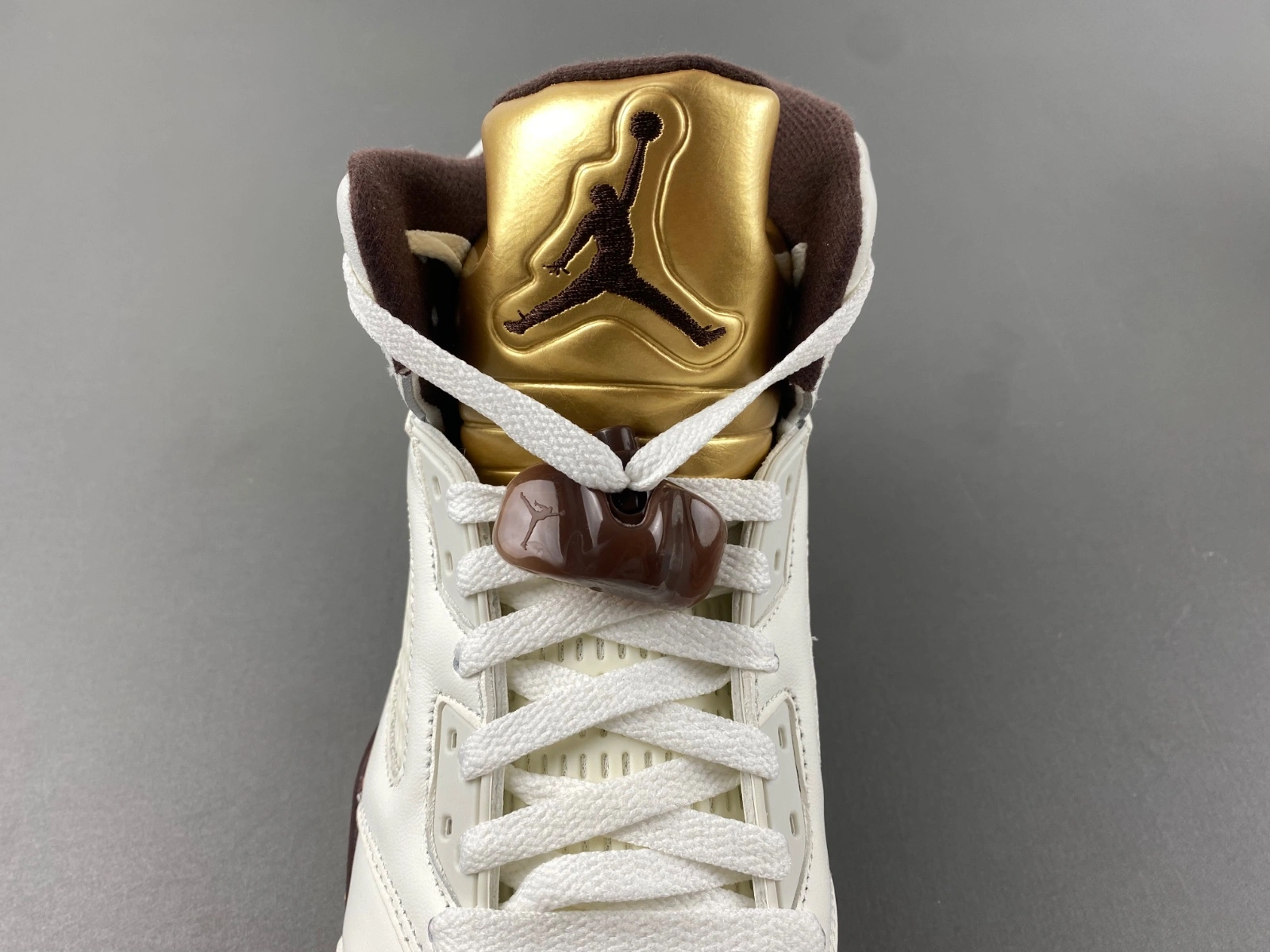 RelaxedFit Air Jordan 5 Retro Earth DD9336- 2049