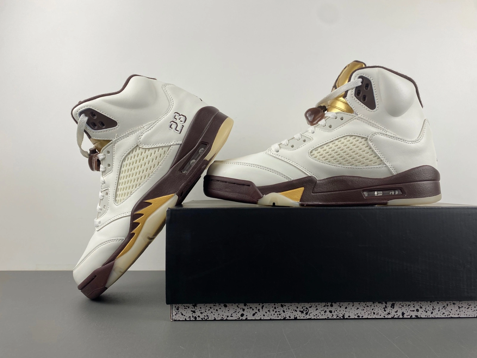 RelaxedFit Air Jordan 5 Retro Earth DD9336- 2049