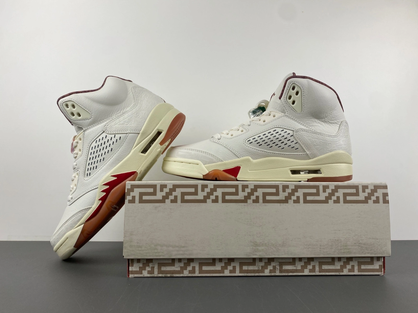 Bold Air Jordan 5 Retro El Grito Sail HF8833- 2050