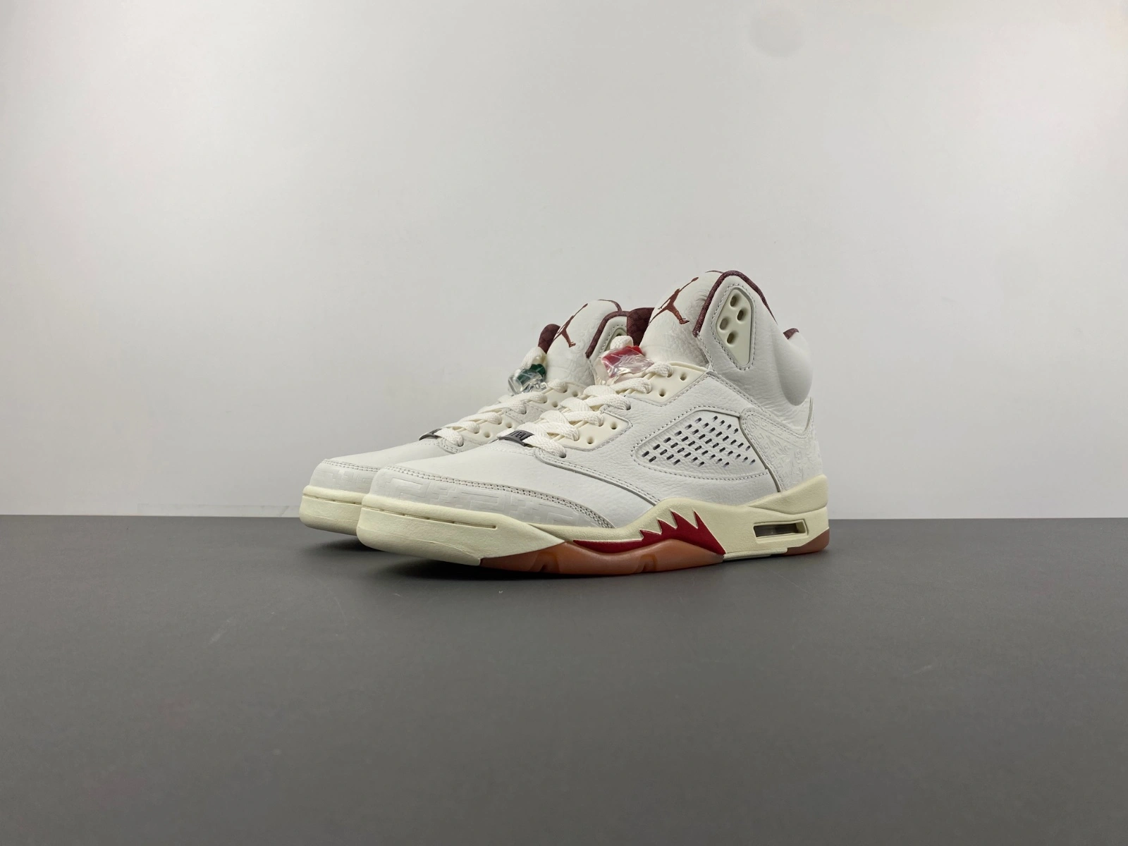 Bold Air Jordan 5 Retro El Grito Sail HF8833- 2050