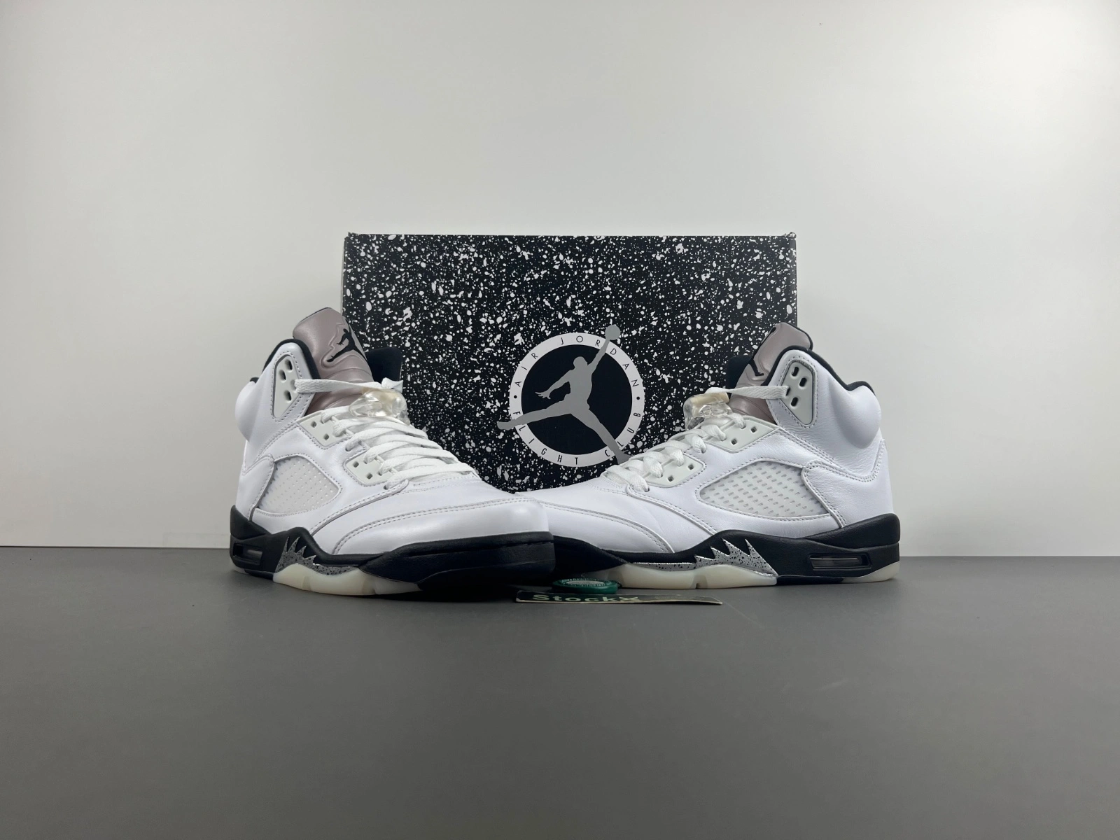 Upgraded Air Jordan 5 Retro Reverse Metallic DD0587- 2051