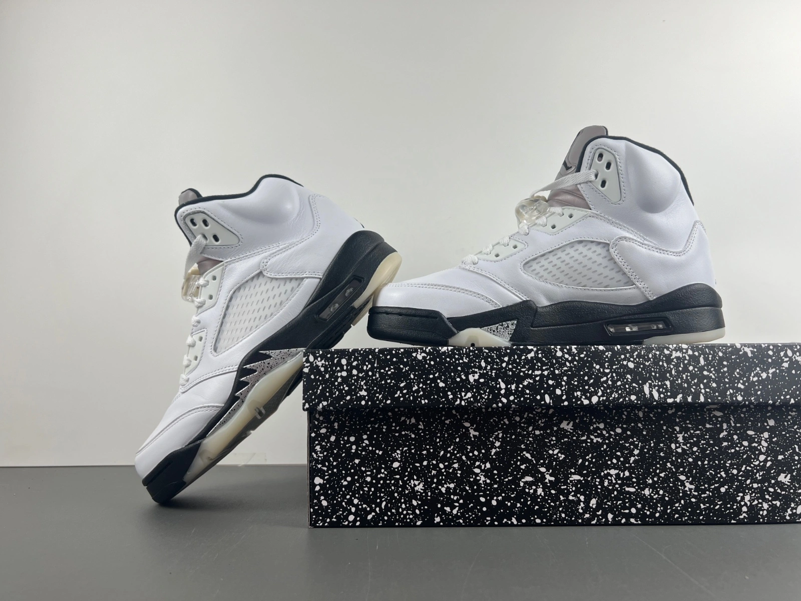 Upgraded Air Jordan 5 Retro Reverse Metallic DD0587- 2051