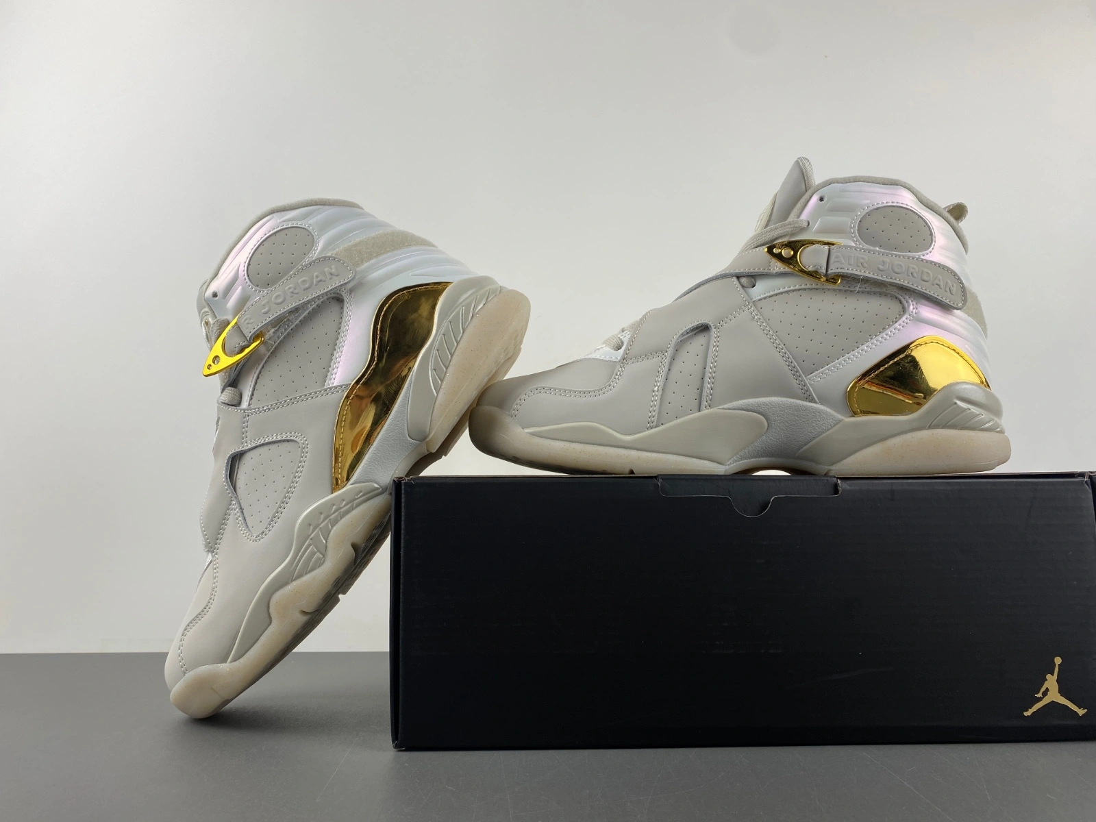 Seasonal Air Jordan 8 Retro Champagne 832821- 2147