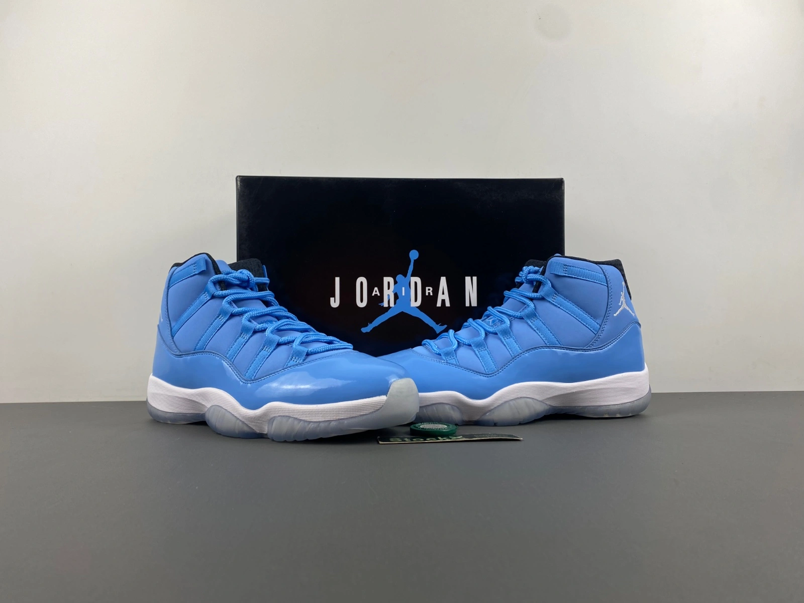Versatile Air Jordan Ultimate Gift of Flight 717602- 2178