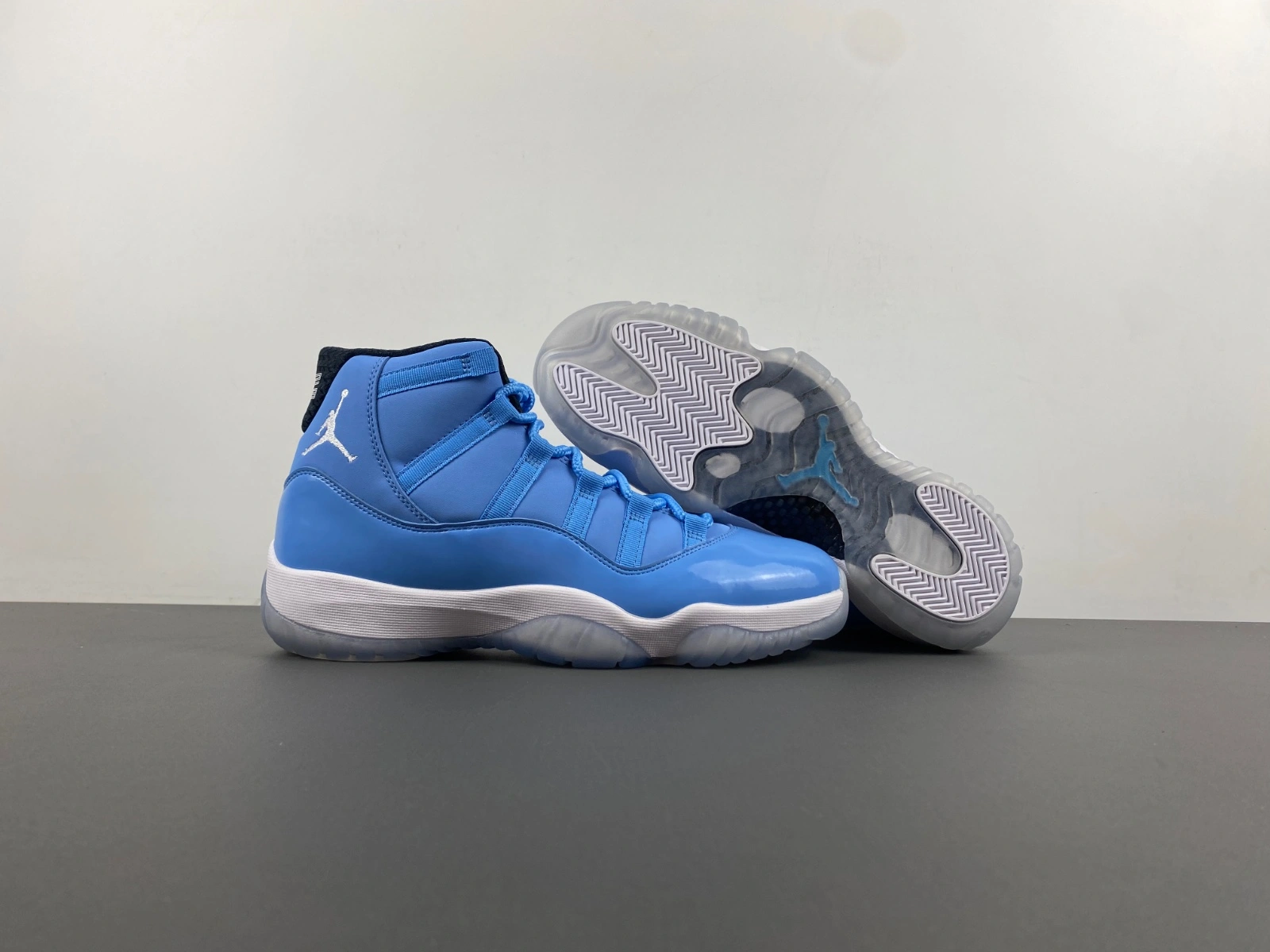 Versatile Air Jordan Ultimate Gift of Flight 717602- 2178