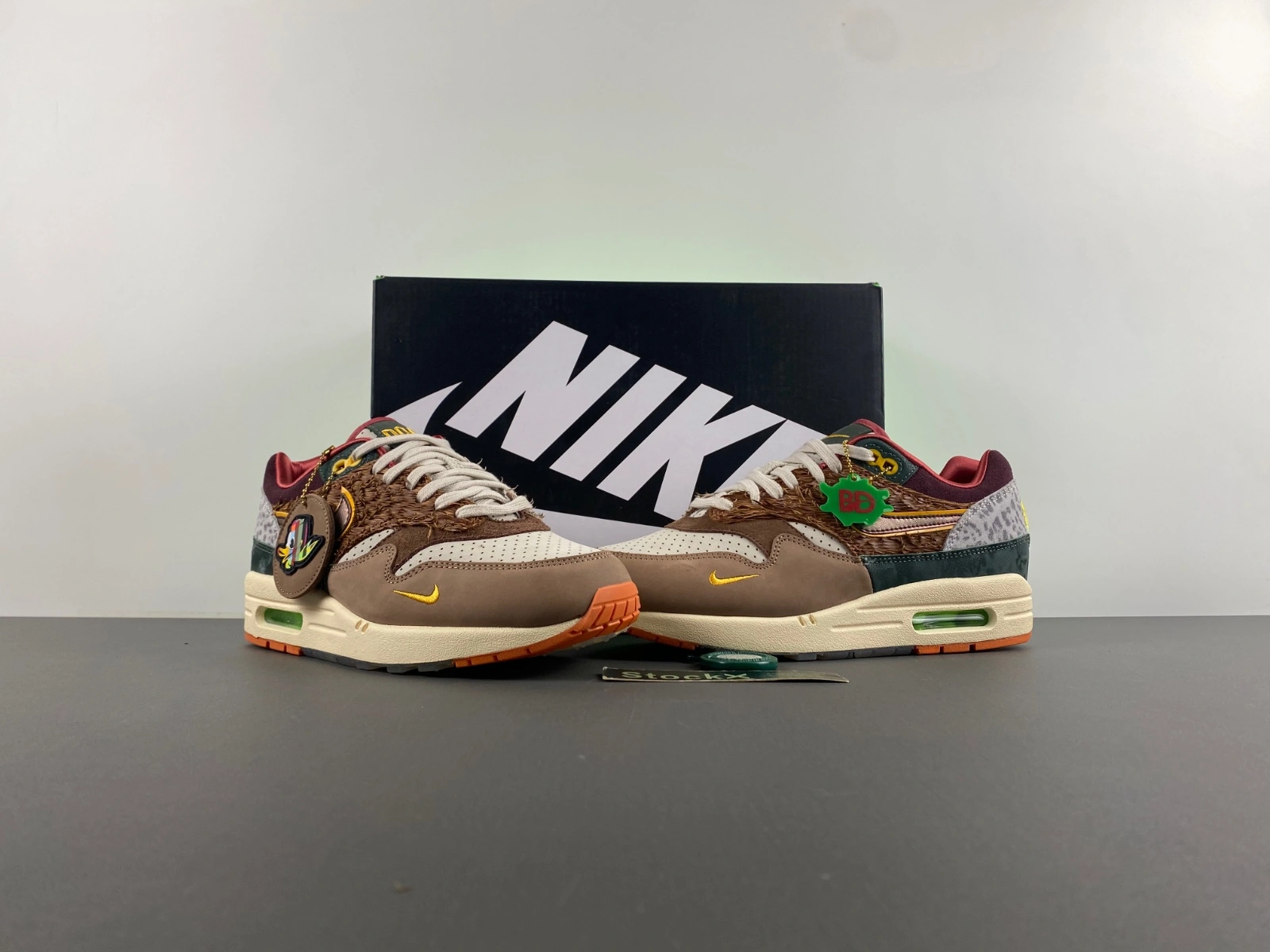 UrbanChic Air Max 1 '87 Luxe University of Oregon PE (2024) HQ2639- 887