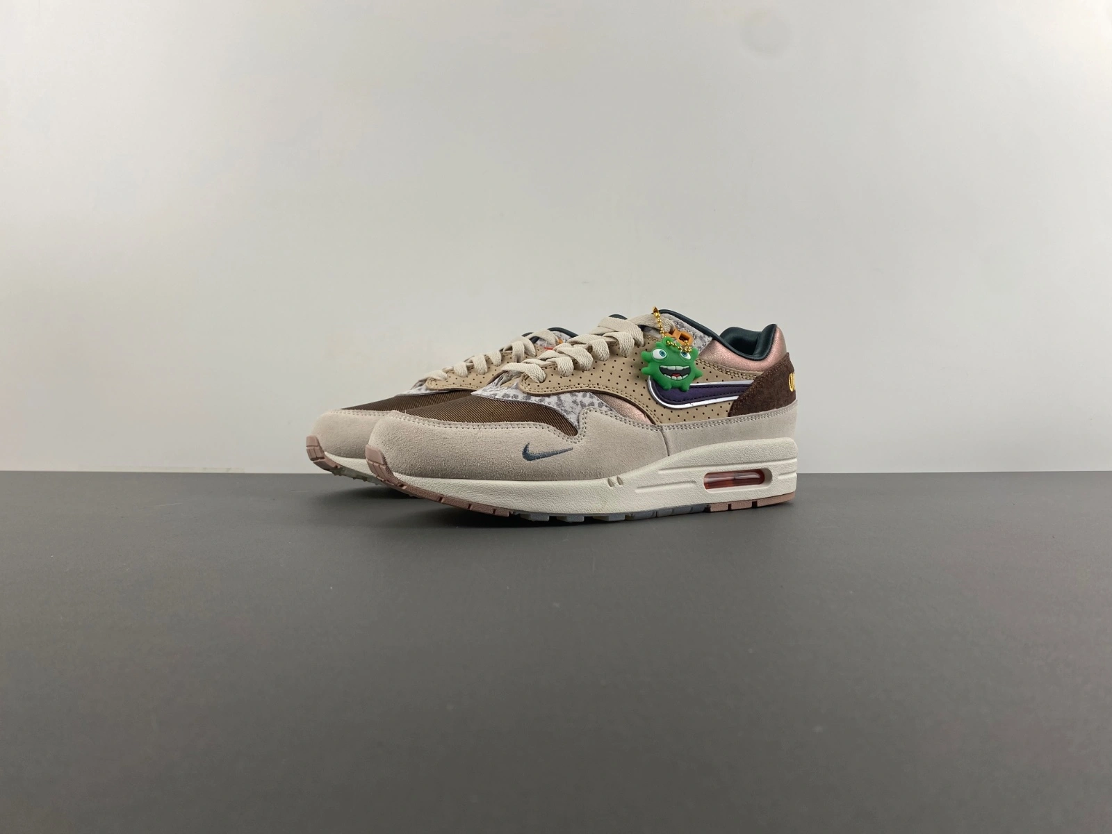 Cozy Air Max 1 '87  University of Oregon PE HQ2640- 886