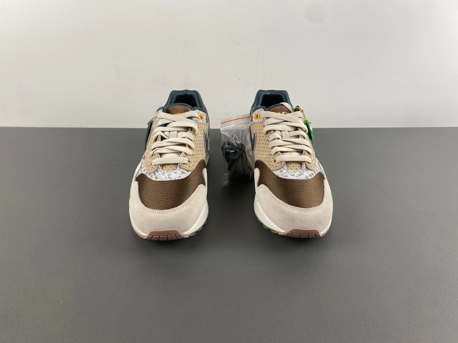 Cozy Air Max 1 '87  University of Oregon PE HQ2640- 886