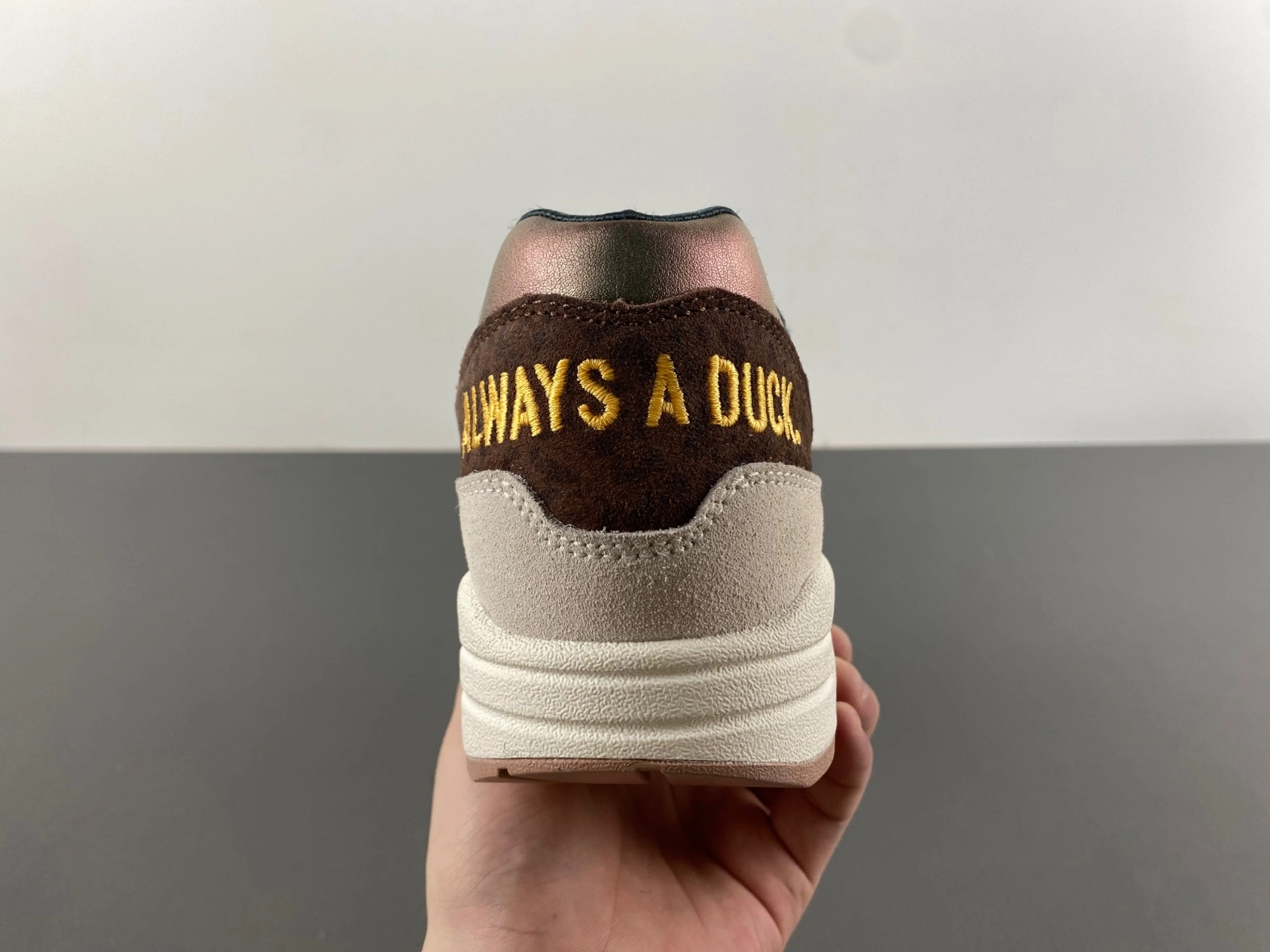 Cozy Air Max 1 '87  University of Oregon PE HQ2640- 886