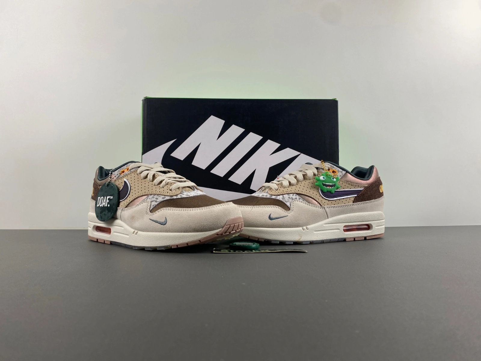Cozy Air Max 1 '87  University of Oregon PE HQ2640- 886
