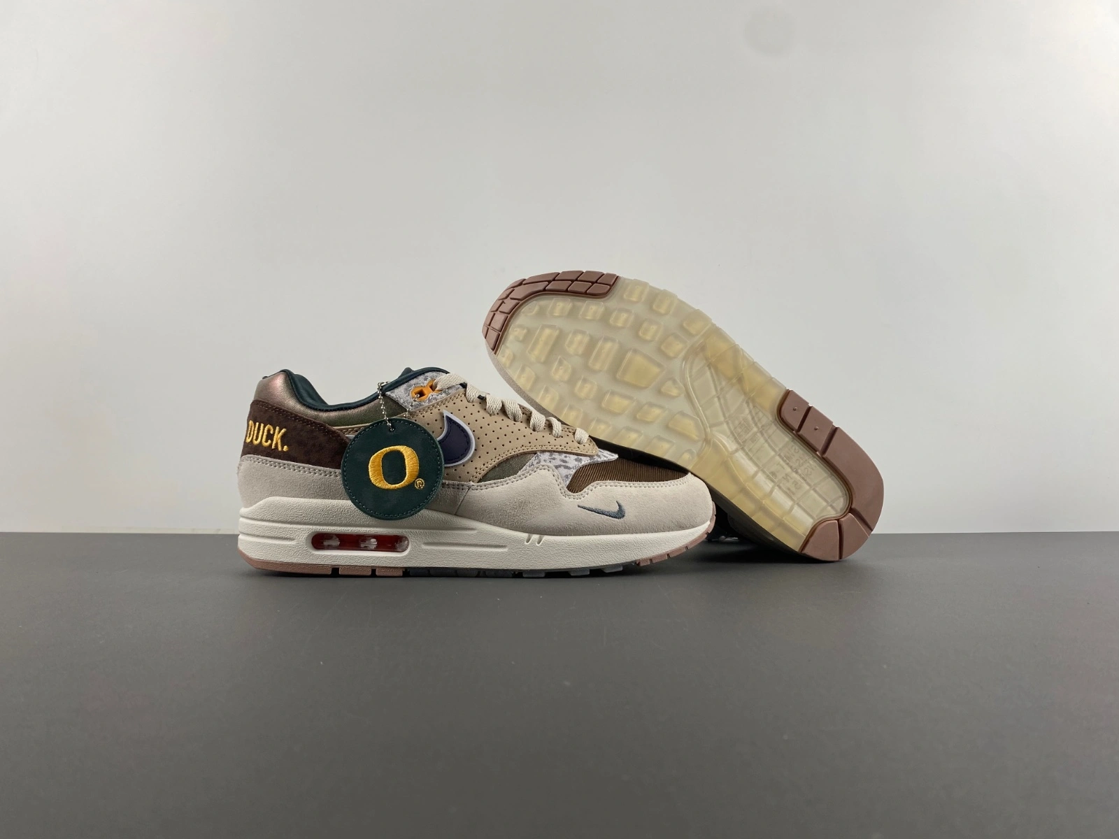 Cozy Air Max 1 '87  University of Oregon PE HQ2640- 886