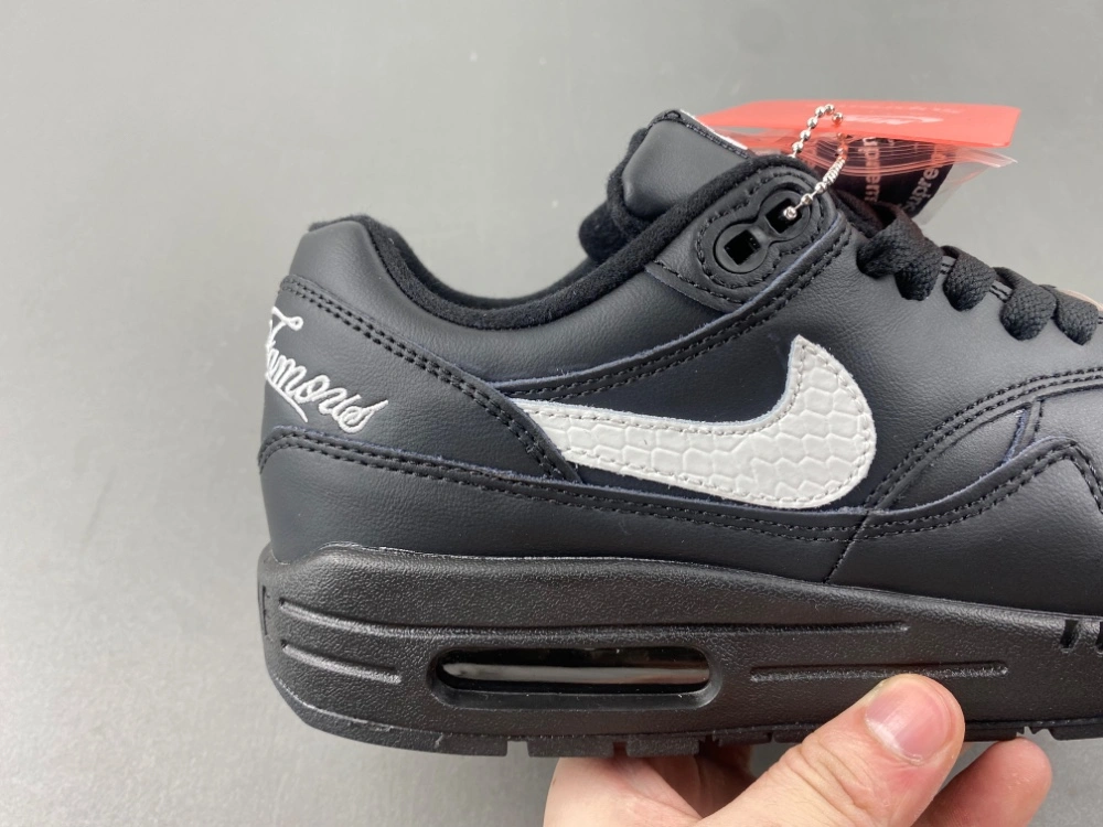 Stretchable Air Max 1 '87 SP Supreme Black White HF8813- 843