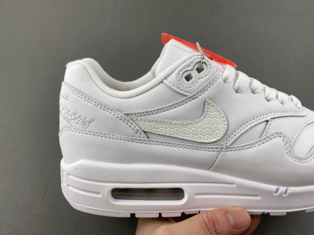 Air Max 1 '87 SP Supreme Triple White HF8813- Versatile 842