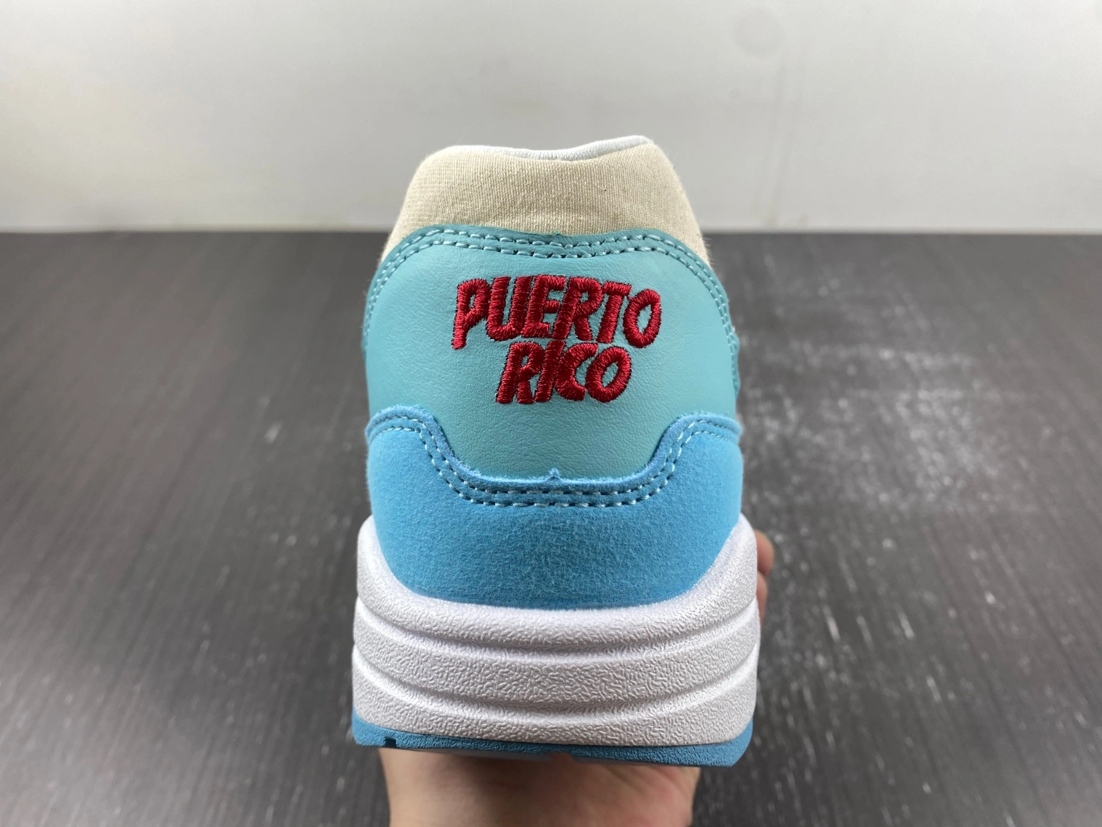 Snug Air Max 1 Puerto Rico Blue Frost FD6955- 909