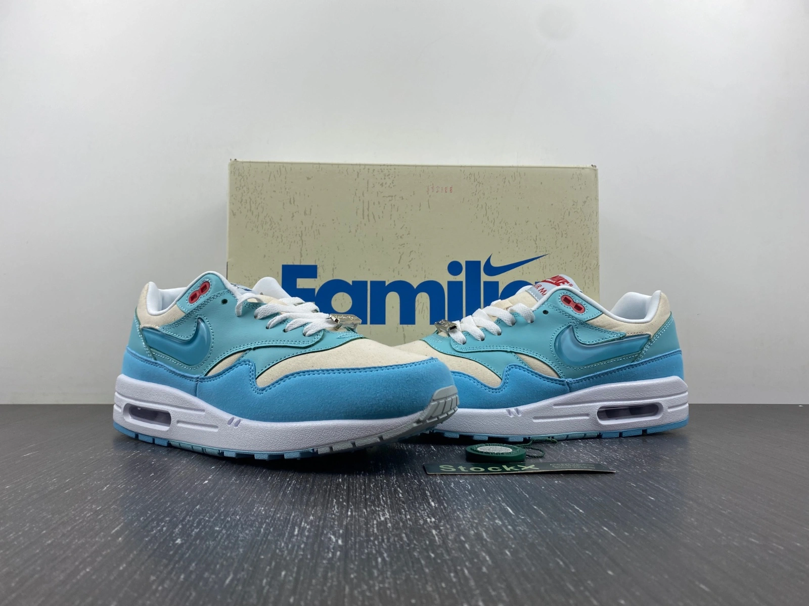 Snug Air Max 1 Puerto Rico Blue Frost FD6955- 909