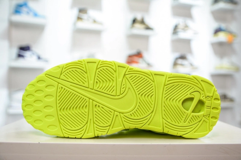 Air More Uptempo 96 Volt DX1790- Casual 1241