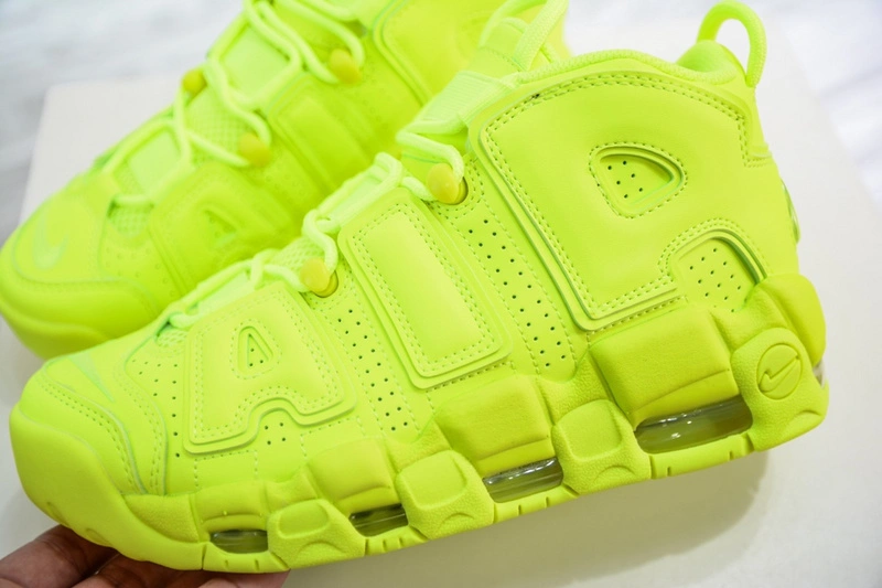 Air More Uptempo 96 Volt DX1790- Casual 1241