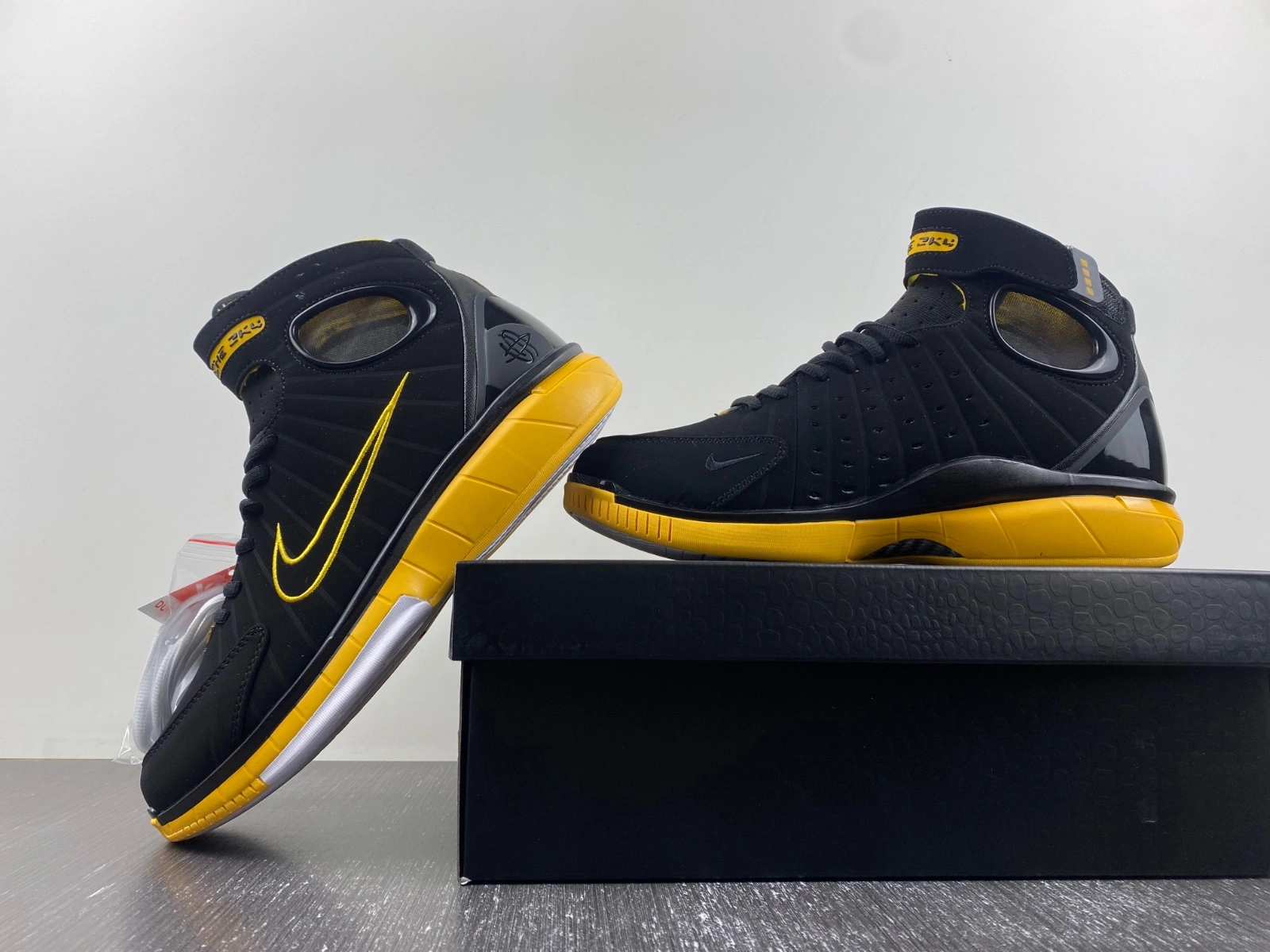 Air Zoom Huarache 2K4 Black Varsity Maize 308475- Seasonal 1059