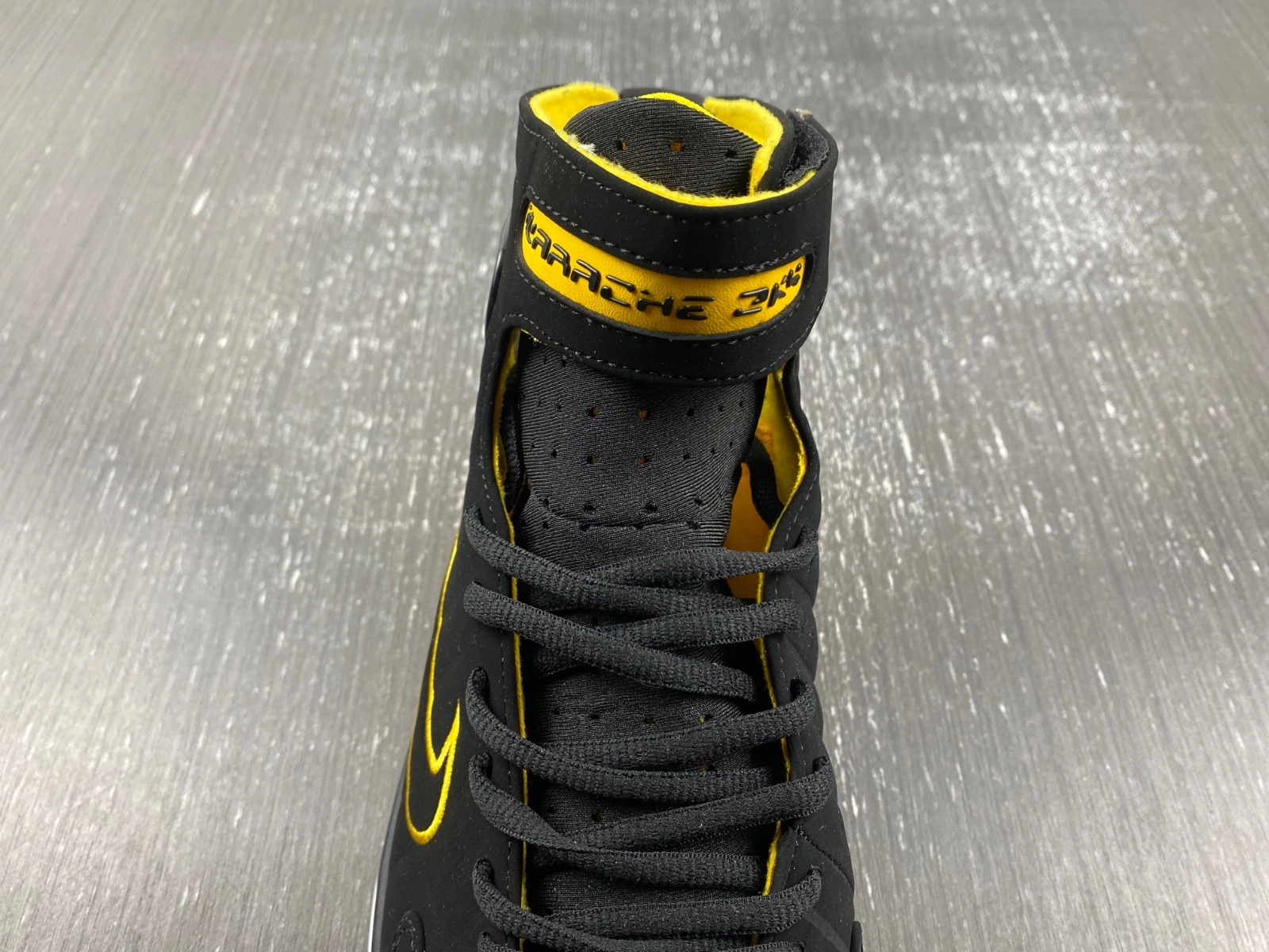 Air Zoom Huarache 2K4 Black Varsity Maize 308475- Seasonal 1059