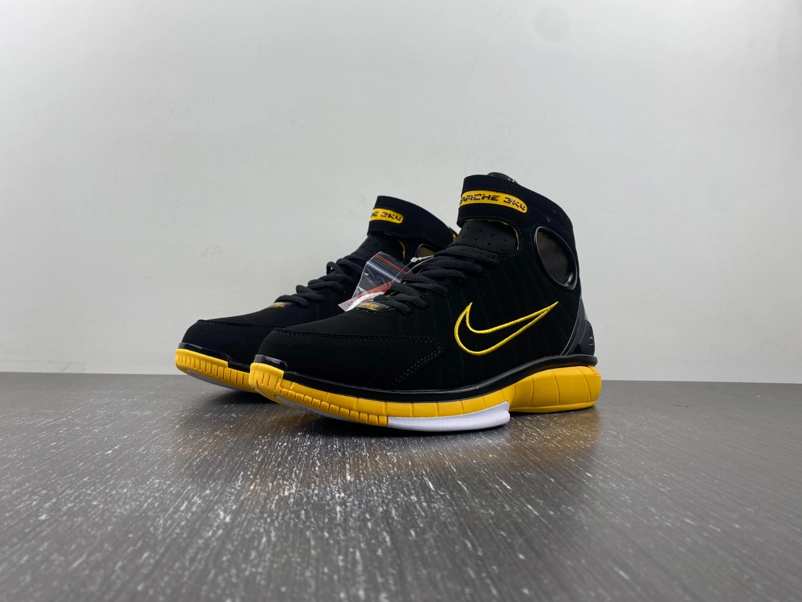 Air Zoom Huarache 2K4 Black Varsity Maize 308475- Seasonal 1059