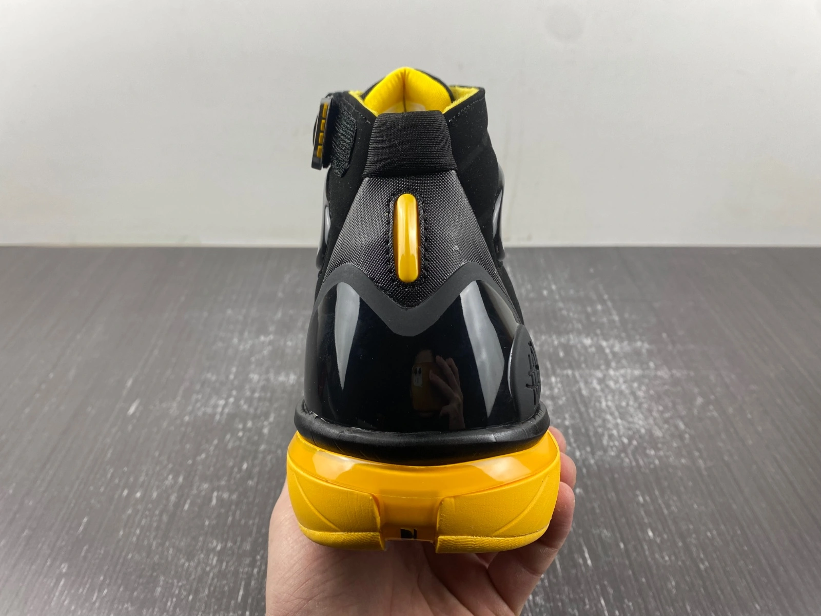 Air Zoom Huarache 2K4 Black Varsity Maize 308475- Seasonal 1059