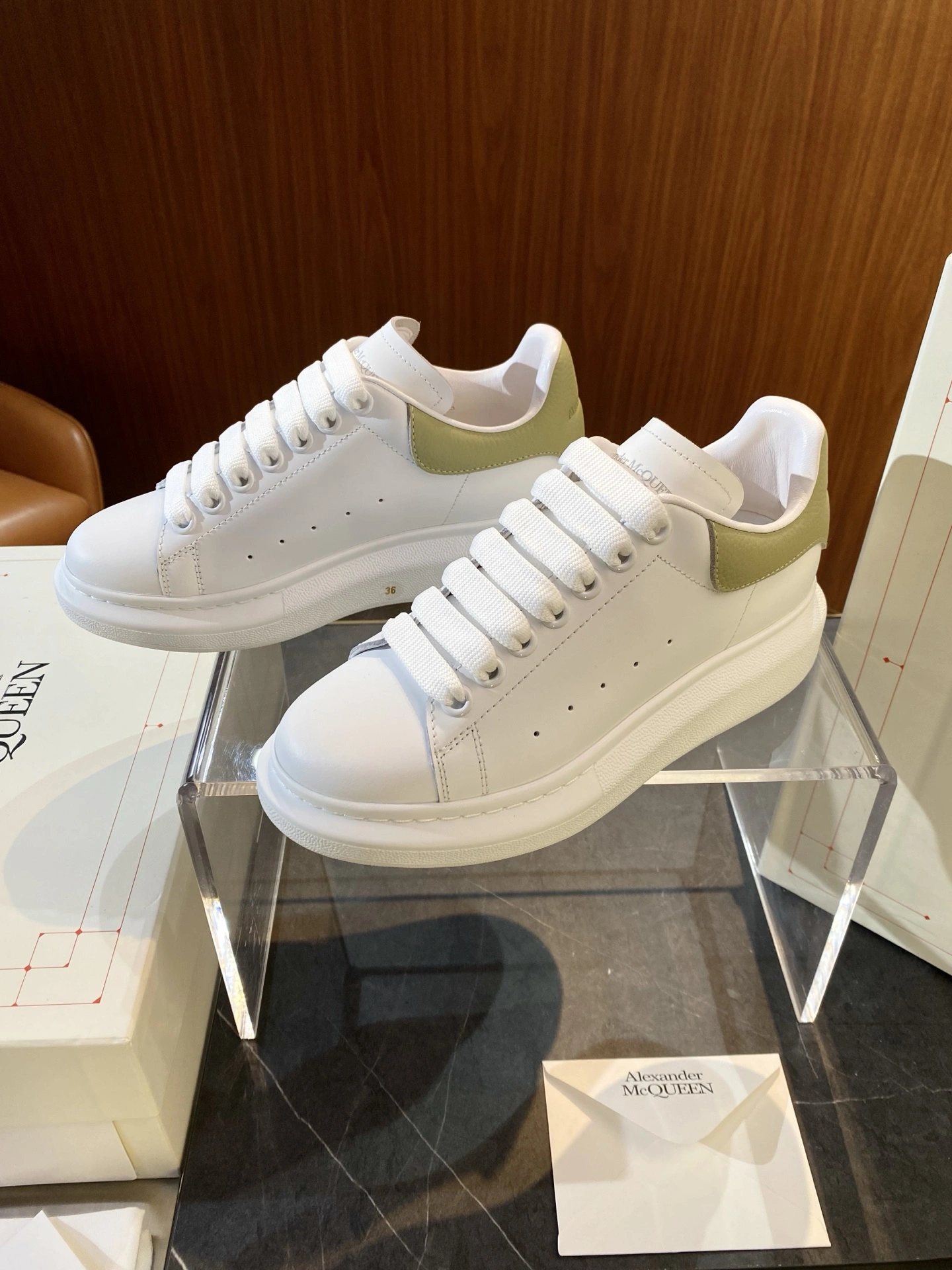 EyeCatching A*lexander M*cQueen Top Sneaker Low RR 20250416- 2809