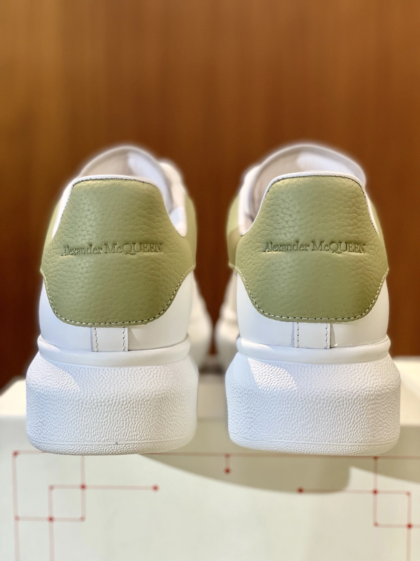 EyeCatching A*lexander M*cQueen Top Sneaker Low RR 20250416- 2809