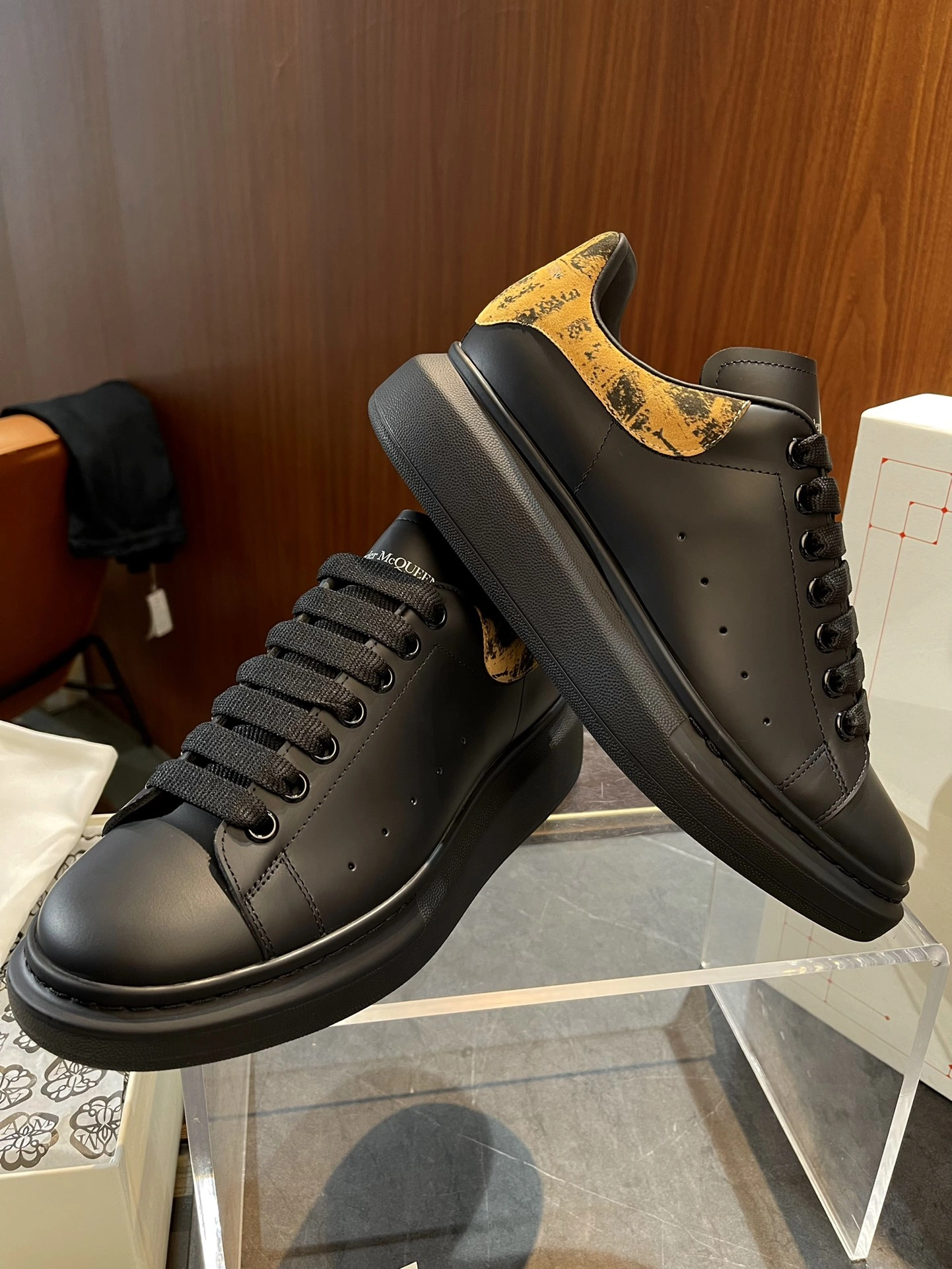 SoftTouch A*lexander M*cqueen Top Sneaker Low RR 20240812- 2820