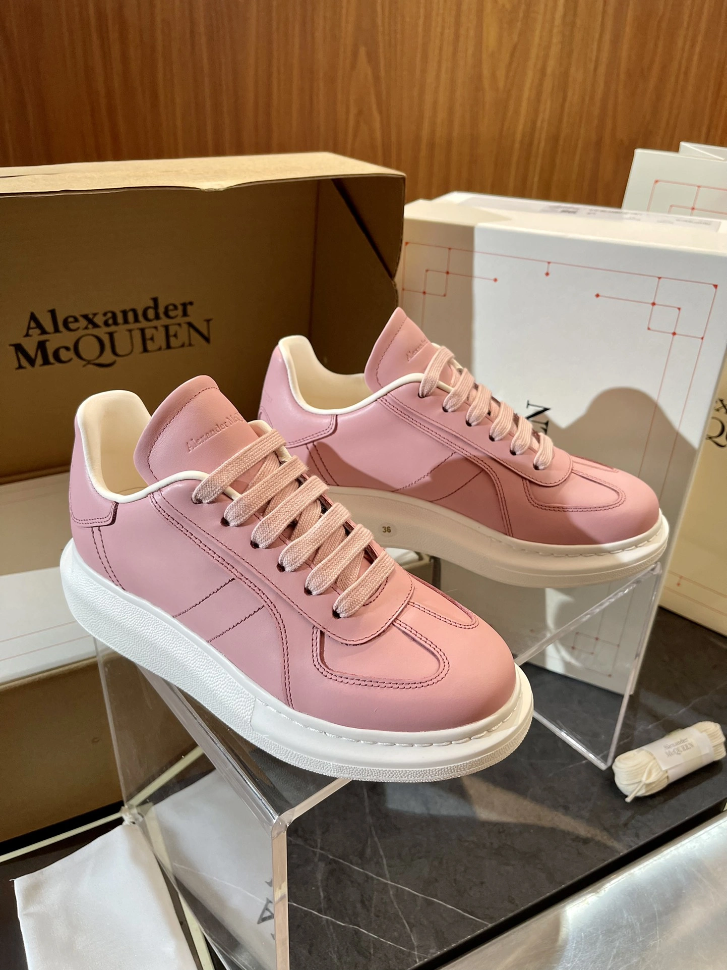 A*lexander M*cqueen Top Sneaker Low RR 20240815- Tailored 2818