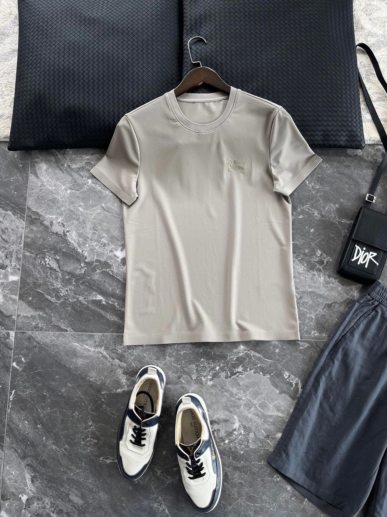 Practical B*URBERRY T-shirt Top Quality D17 20240328- 13979
