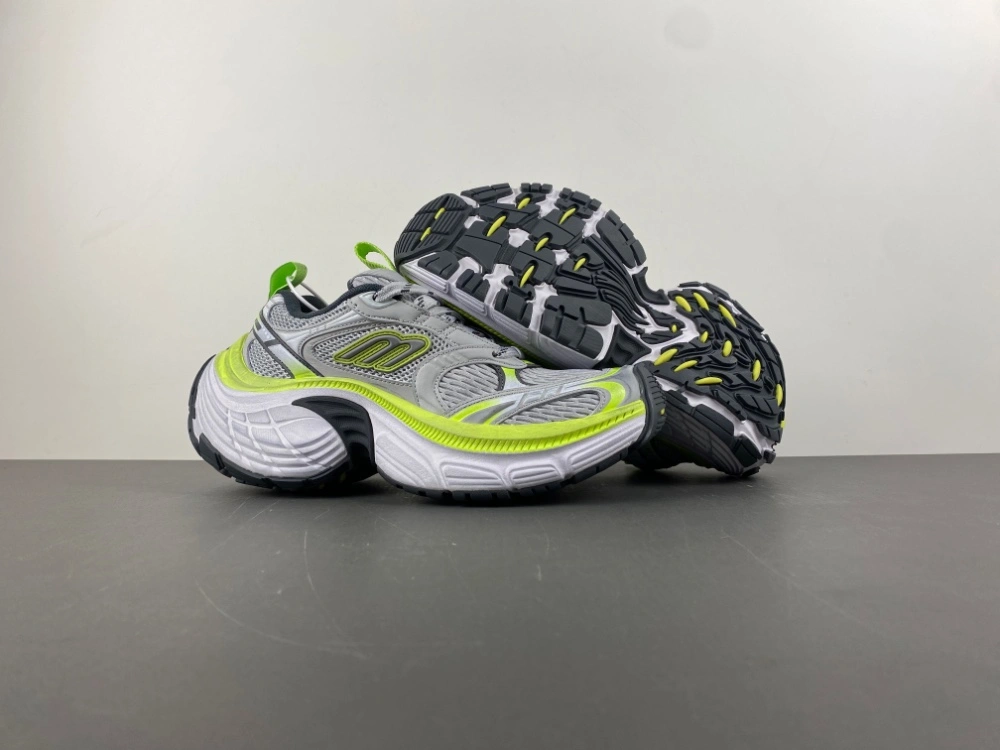 B*alenciaga 6XL AM 20260115- TechFriendly 4178