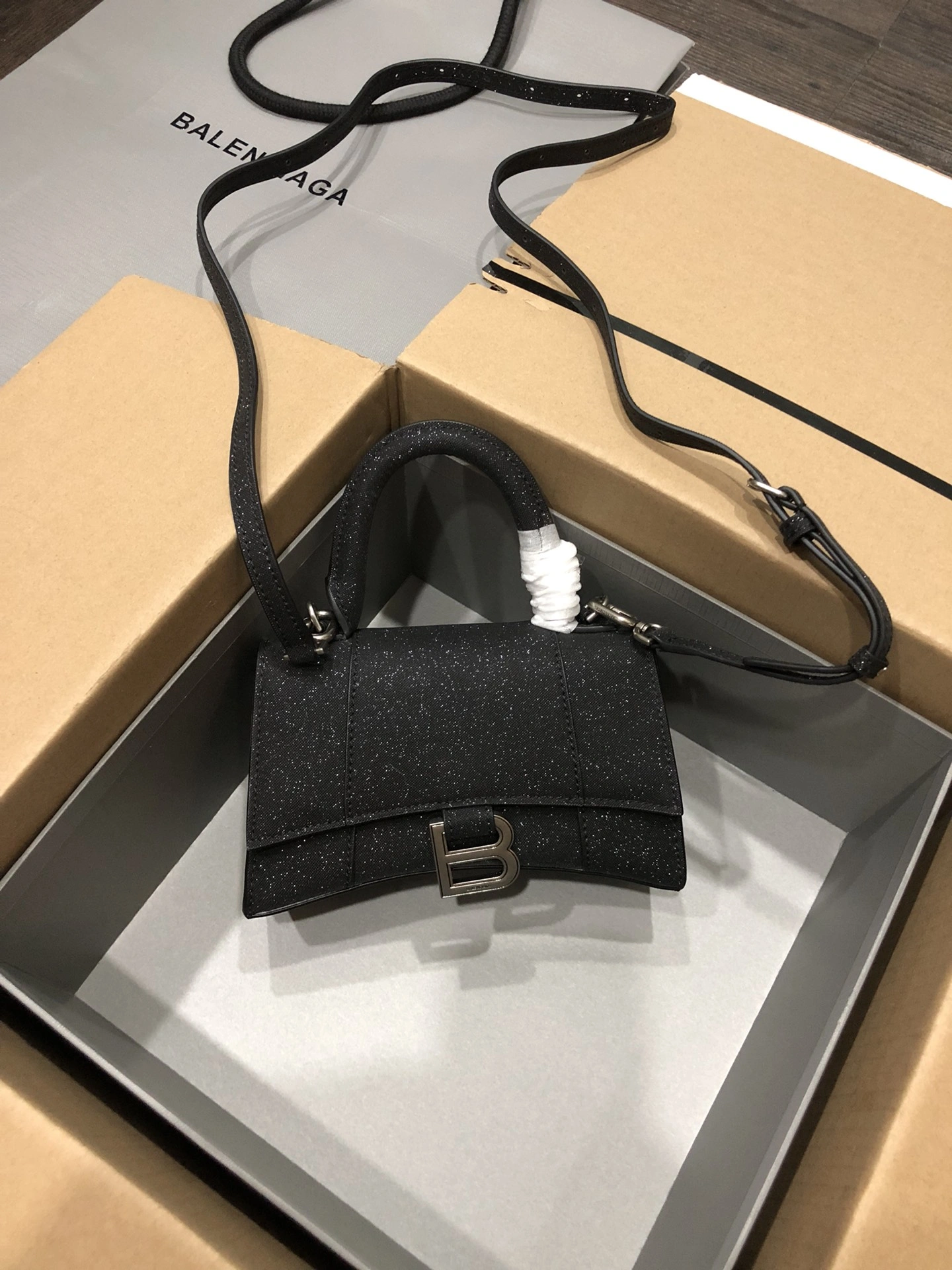 Contemporary B*alenciaga Crossbody bag Top Quality HT 20231017-101 31*20* 9059