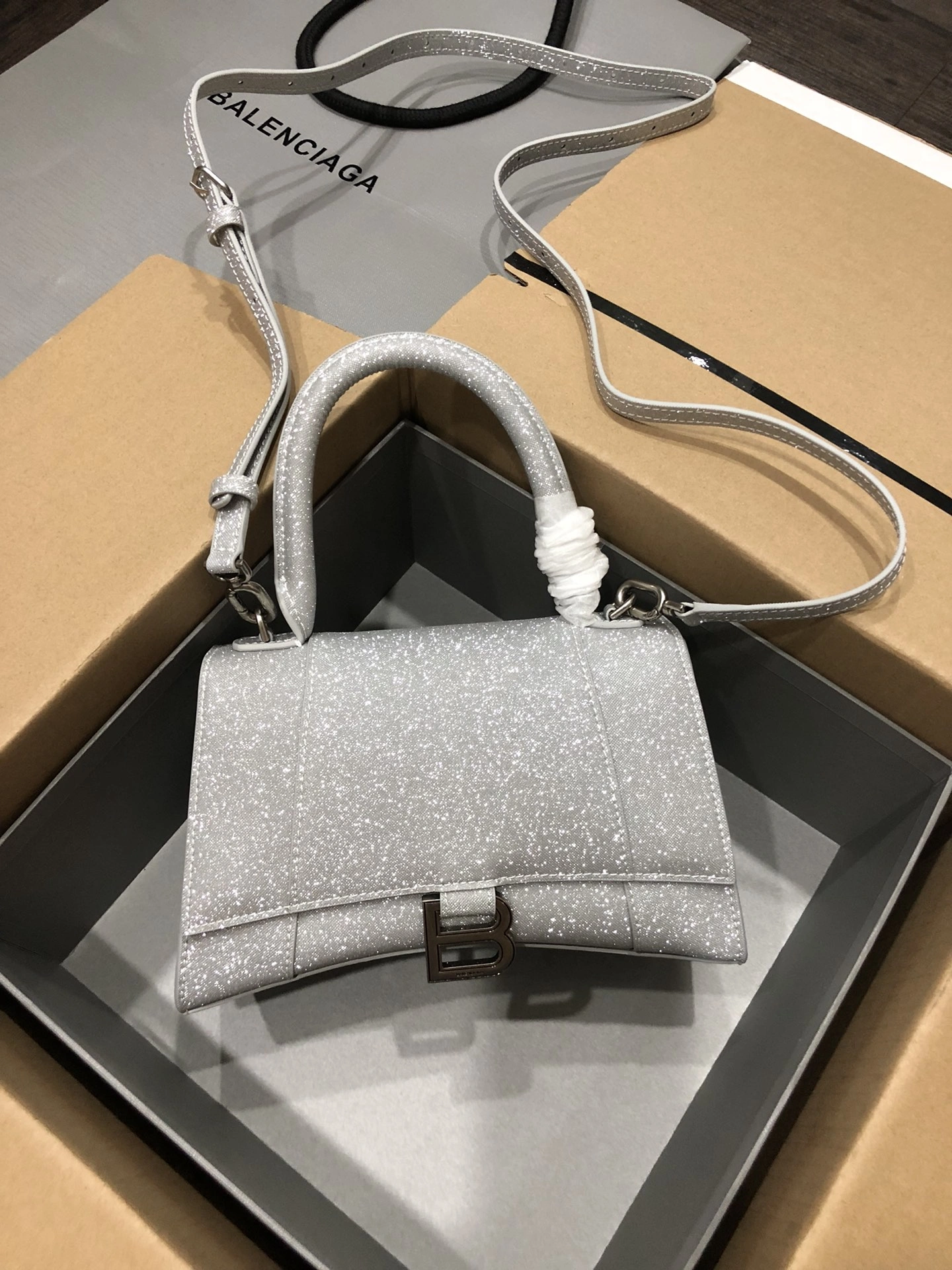 B*alenciaga Crossbody bag Top Quality HT 20231017-104 31*20* FashionForward 9056