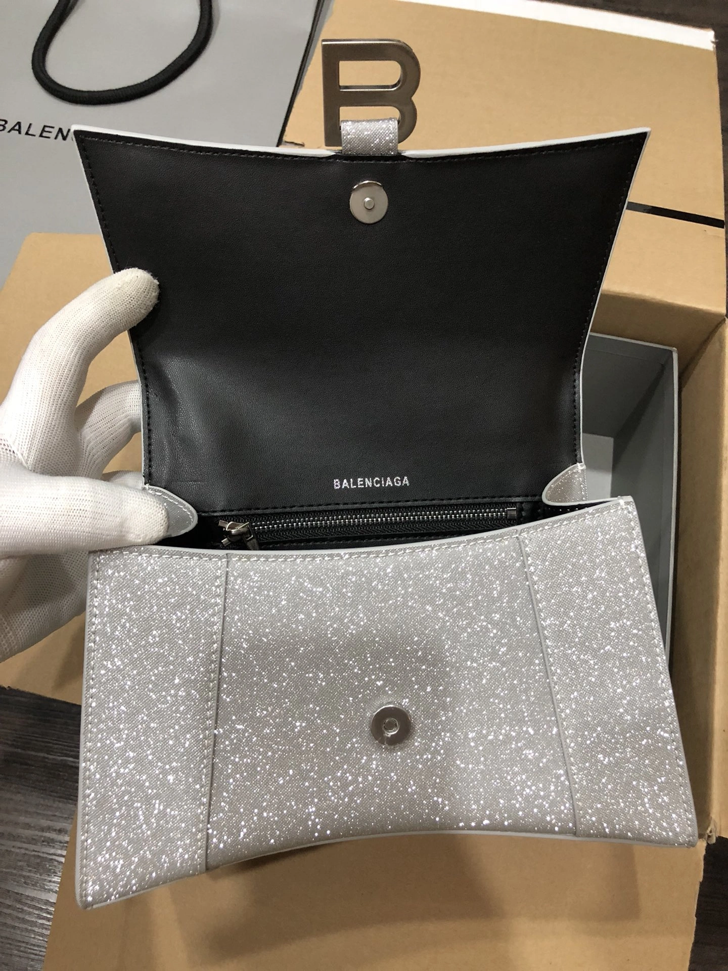 B*alenciaga Crossbody bag Top Quality HT 20231017-104 31*20* FashionForward 9056