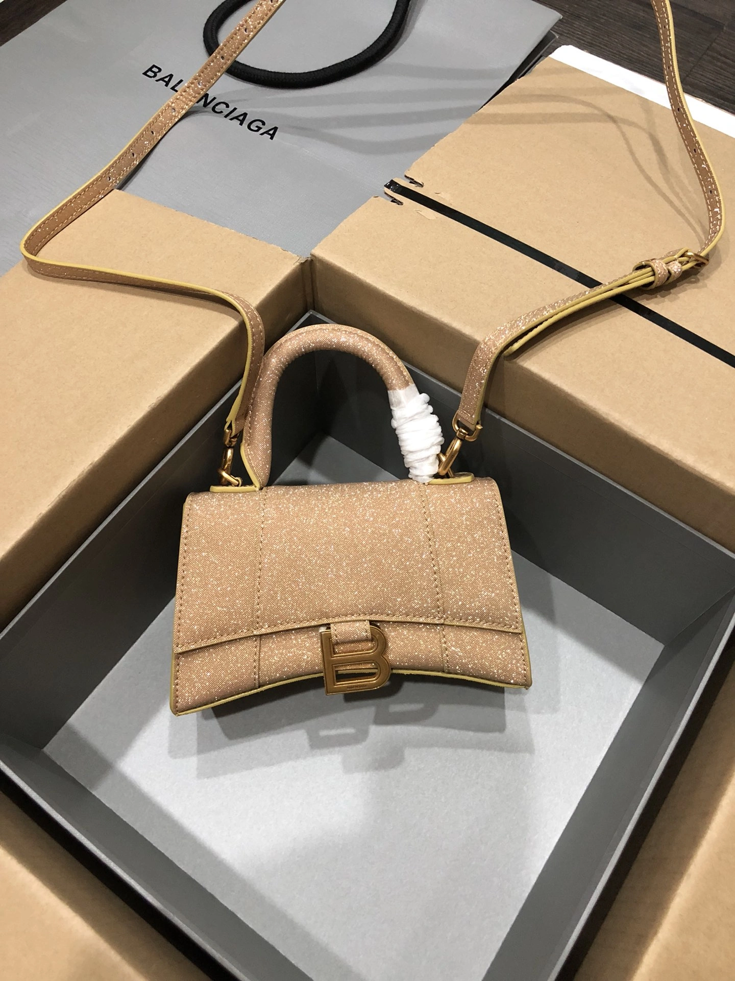 B*alenciaga Crossbody bag Top Quality HT 20231017-105 31*20* TechFriendly 9055
