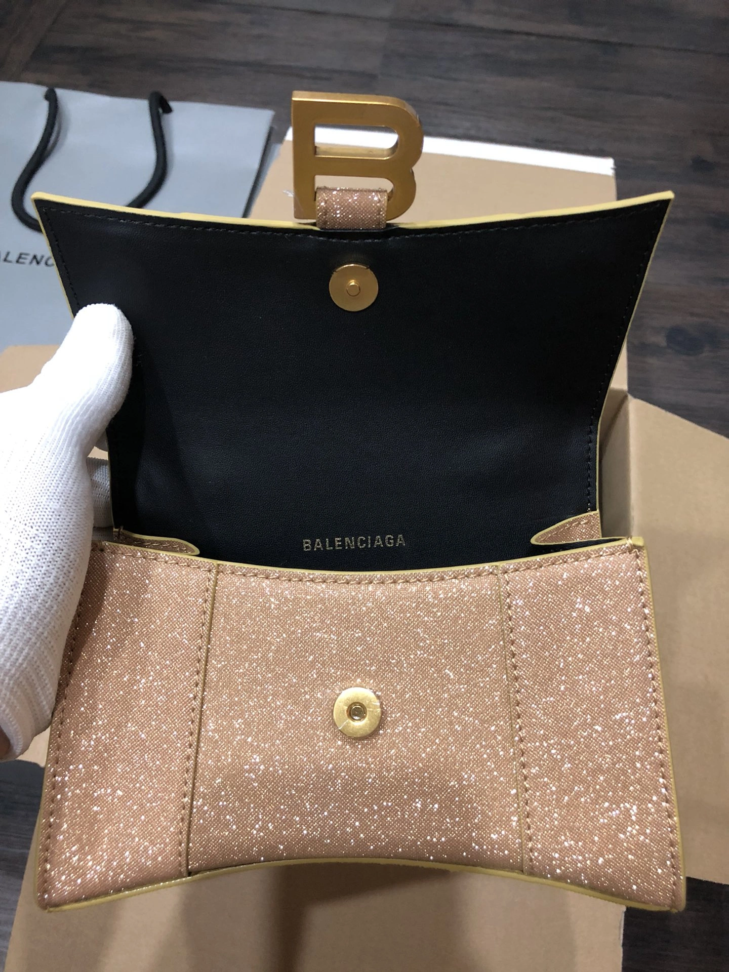 B*alenciaga Crossbody bag Top Quality HT 20231017-105 31*20* TechFriendly 9055