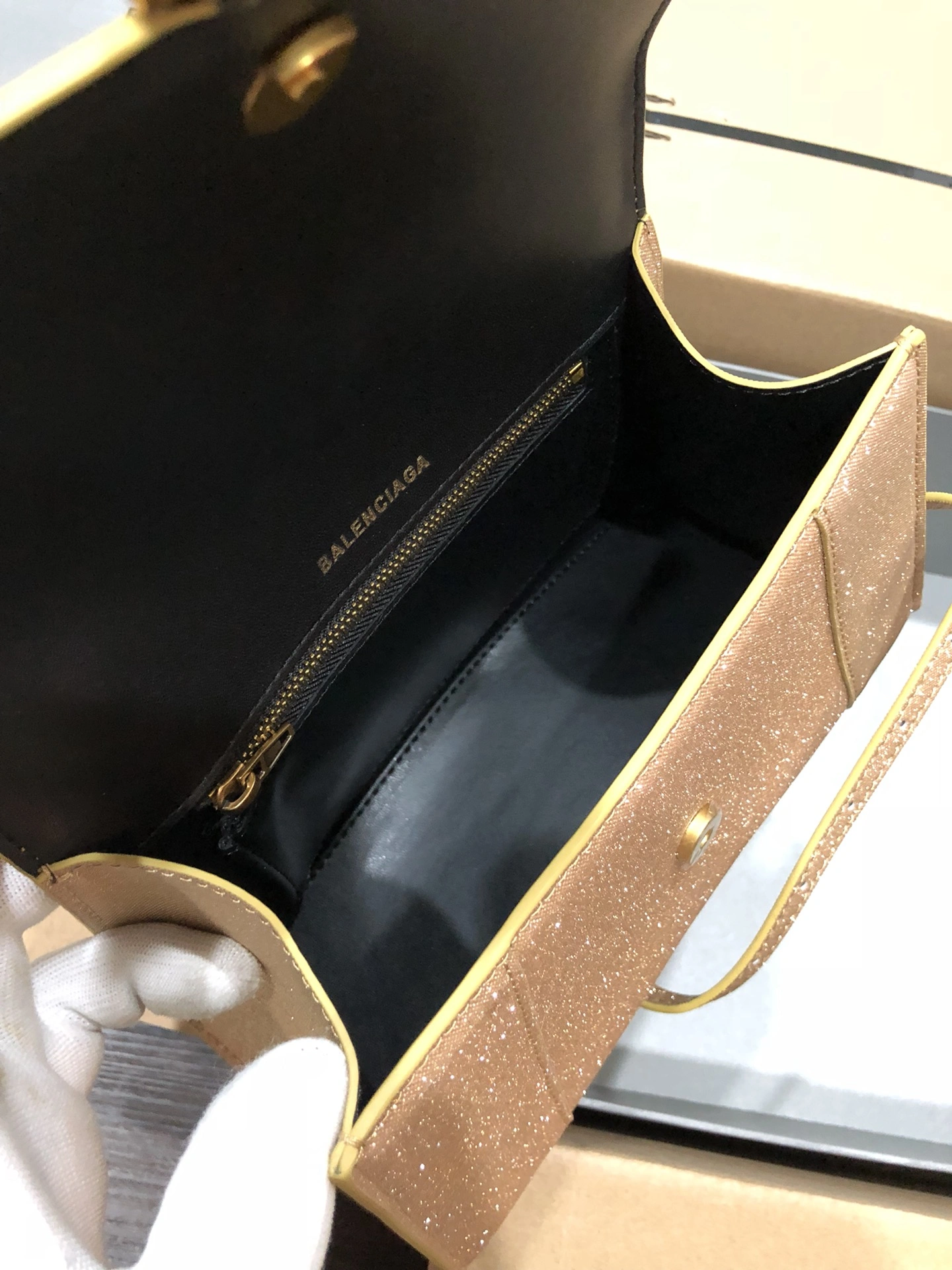 Functional B*alenciaga Crossbody bag Top Quality HT 20231017-106 31*20* 9054