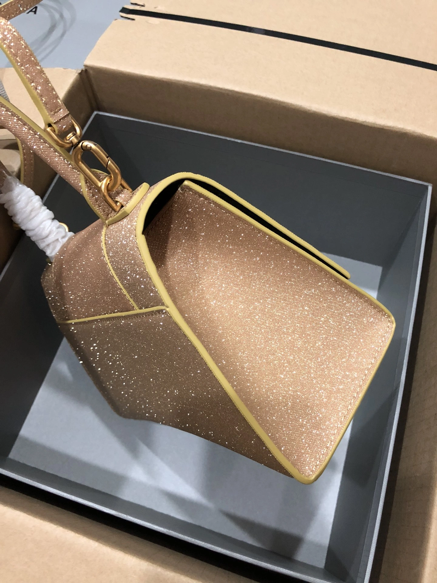 Functional B*alenciaga Crossbody bag Top Quality HT 20231017-106 31*20* 9054