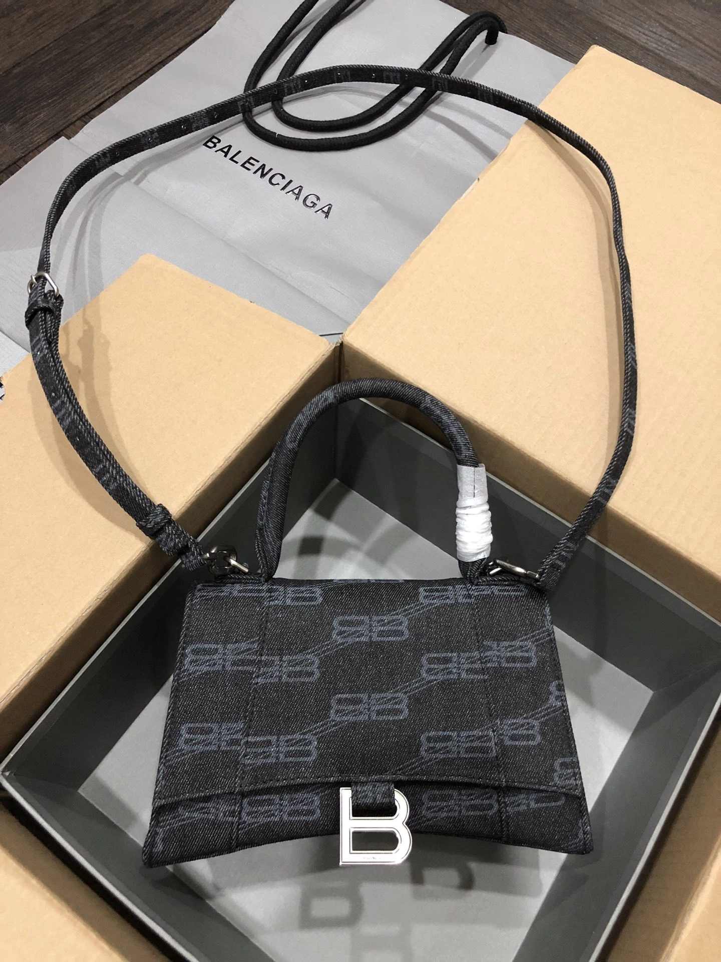 B*alenciaga Crossbody bag Top Quality HT 20231017-107 31*20* TechFriendly 9052