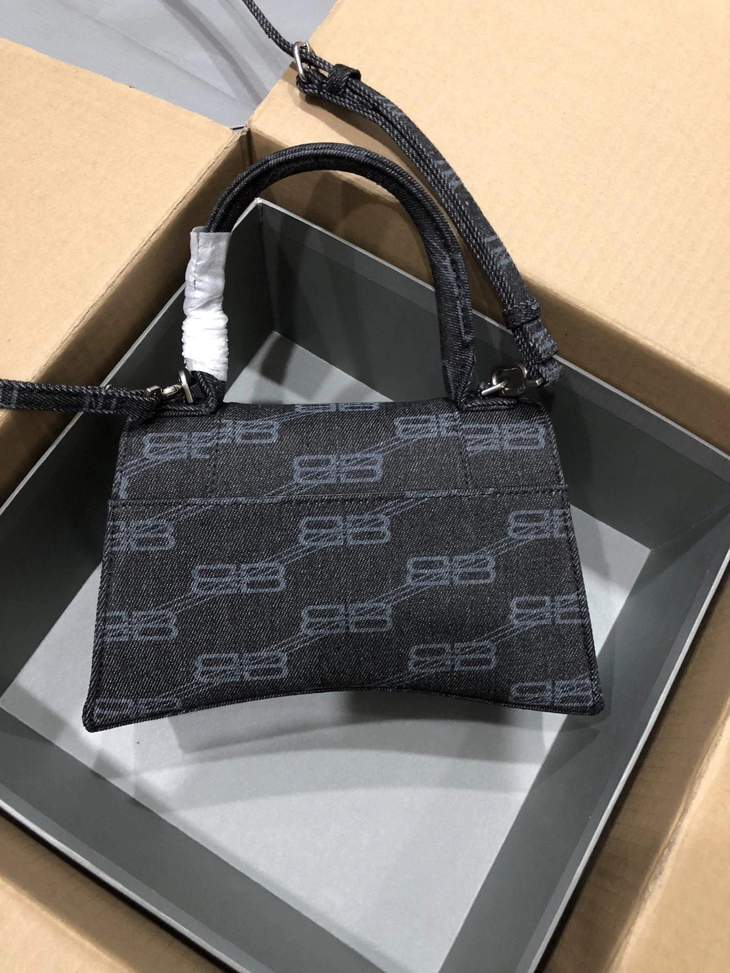 B*alenciaga Crossbody bag Top Quality HT 20231017-107 31*20* TechFriendly 9052