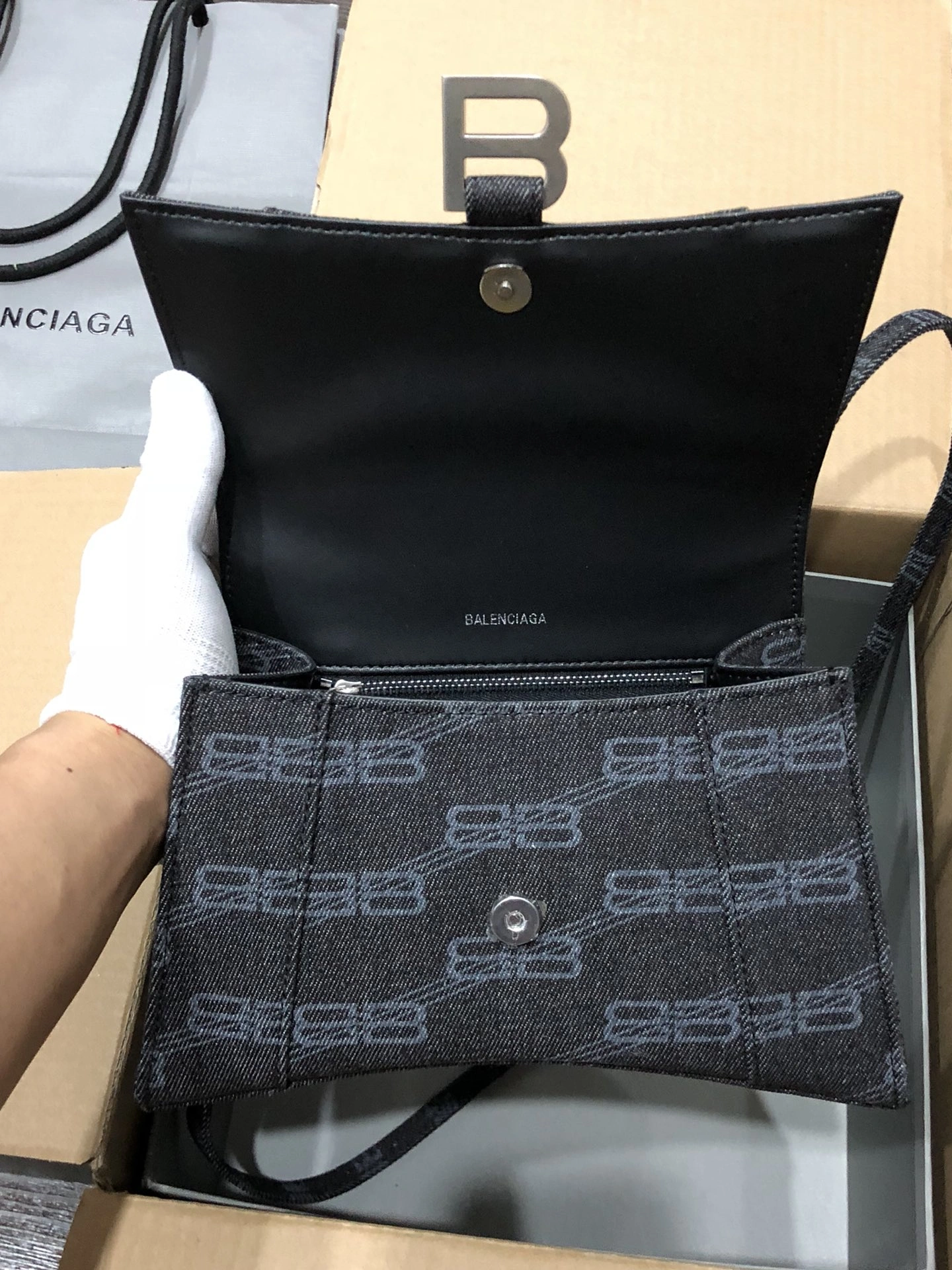 B*alenciaga Crossbody bag Top Quality HT 20231017-107 31*20* TechFriendly 9052