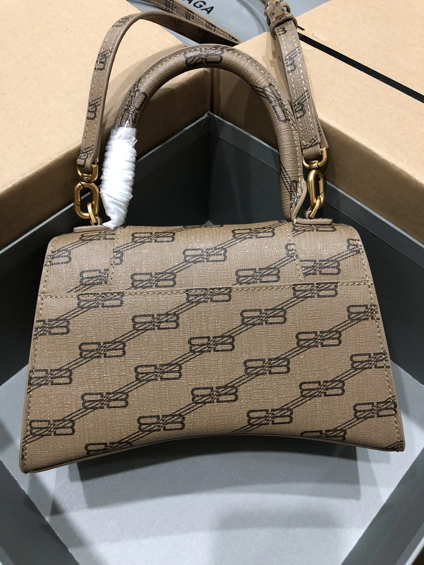 Comfortable B*alenciaga Crossbody bag Top Quality HT 20231017-109 31*20* 9051