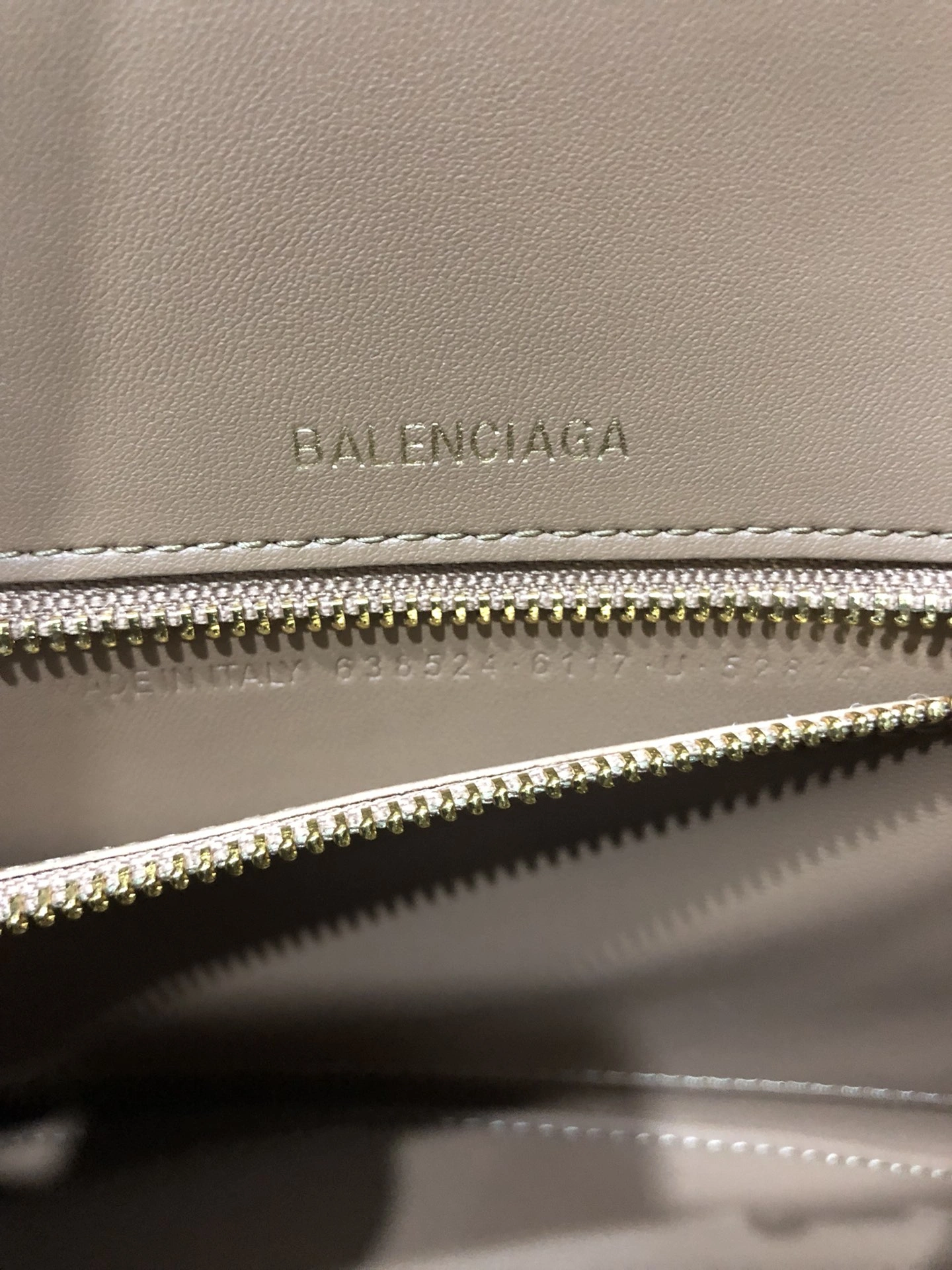 Comfortable B*alenciaga Crossbody bag Top Quality HT 20231017-109 31*20* 9051