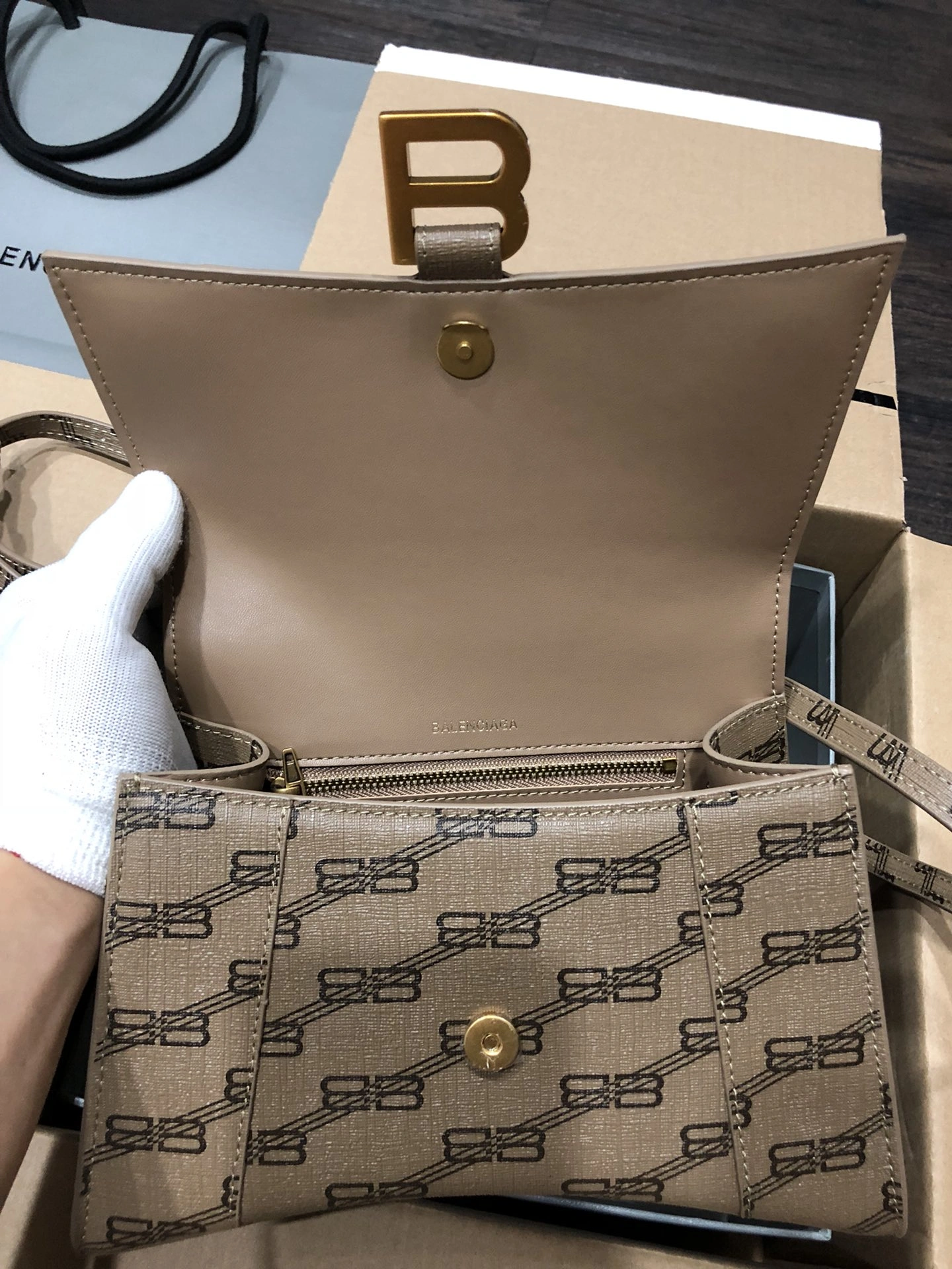 B*alenciaga Crossbody bag Top Quality HT 20231017-110 31*20* Elegant 9050