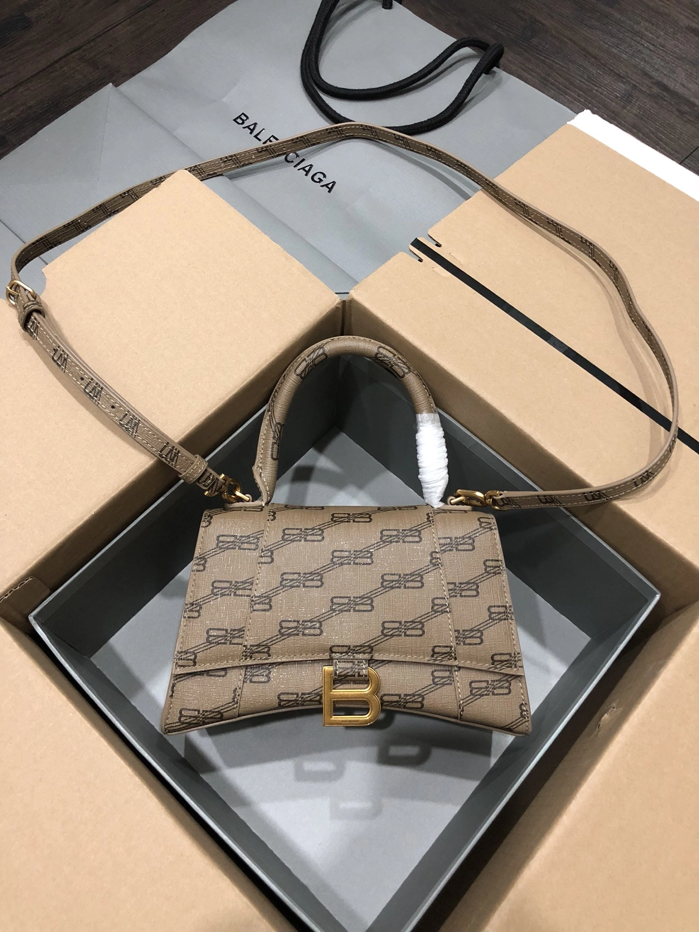 B*alenciaga Crossbody bag Top Quality HT 20231017-110 31*20* Elegant 9050