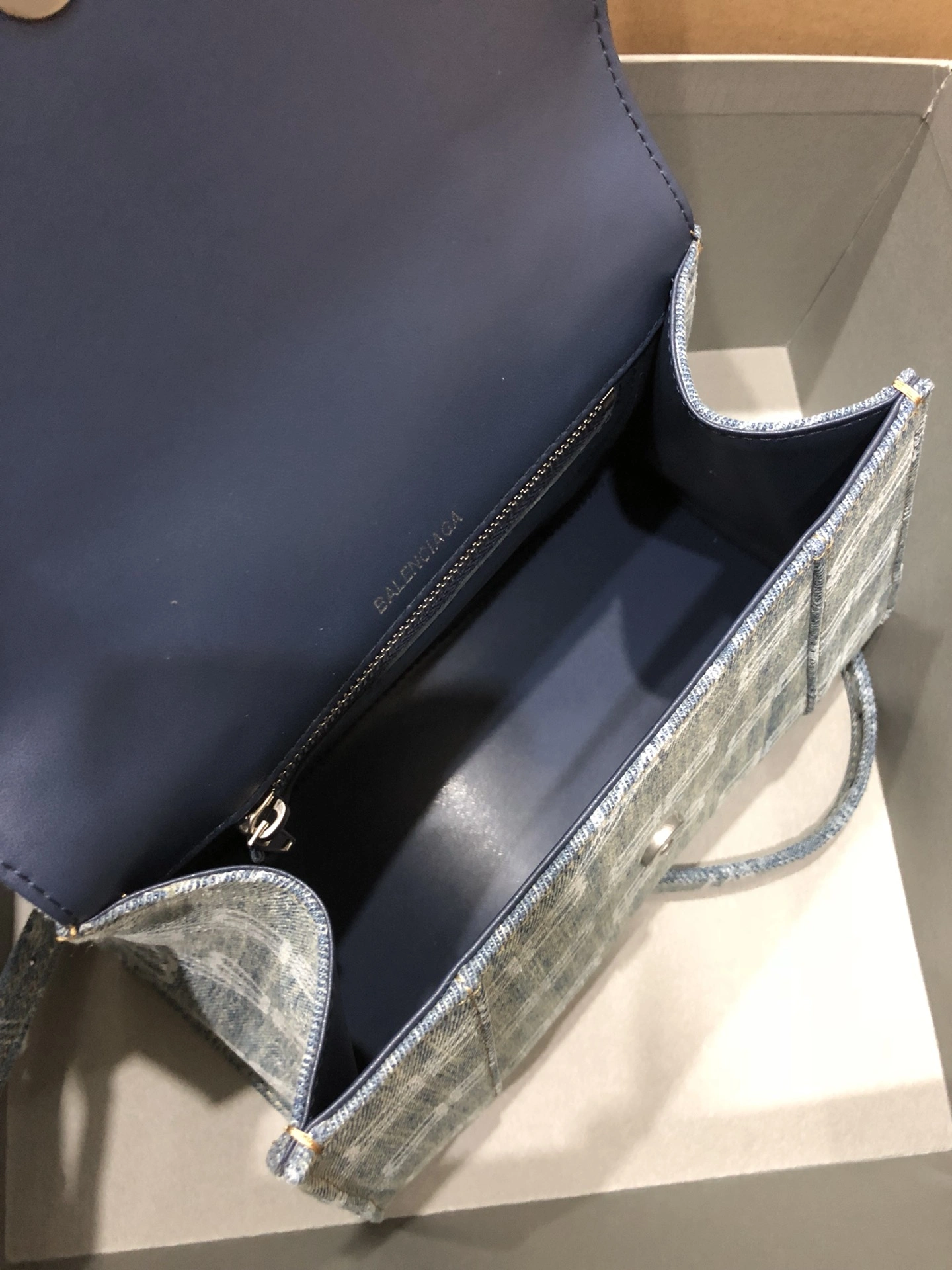 B*alenciaga Crossbody bag Top Quality HT 20231017-111 31*20* Modern 9049