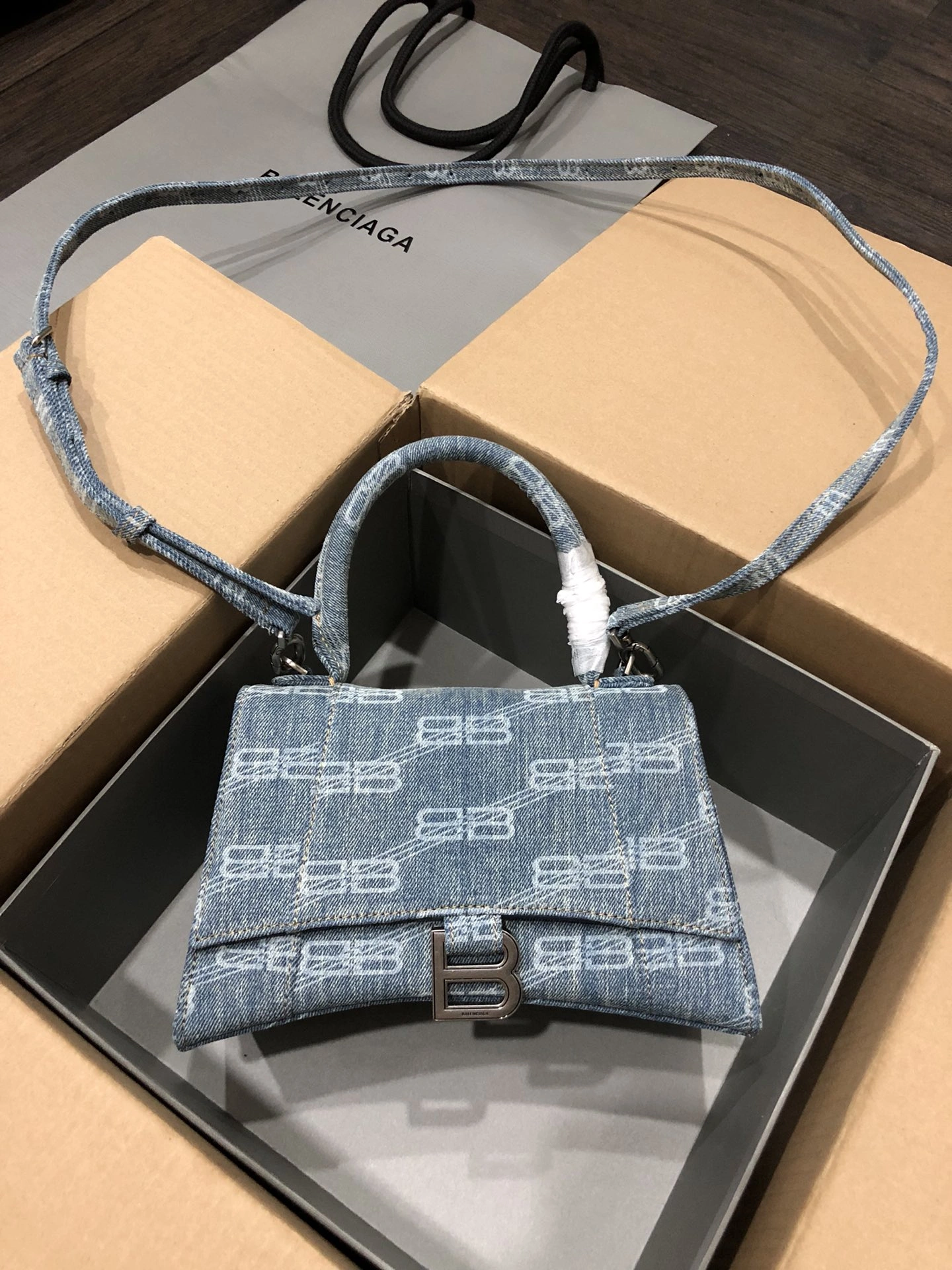 B*alenciaga Crossbody bag Top Quality HT 20231017-111 31*20* Modern 9049