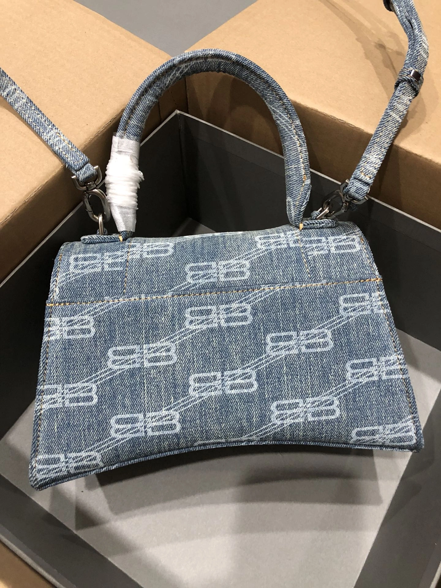 B*alenciaga Crossbody bag Top Quality HT 20231017-111 31*20* Modern 9049